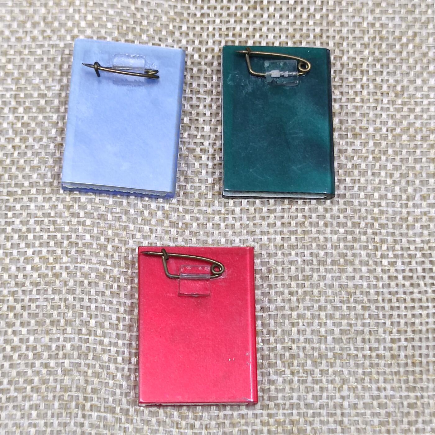 PCAI钱币3-43文革像章小专场 红宝书 毛主席像章3个