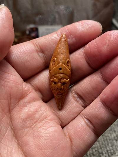 苏工核雕手工文化 - 福利苏工核雕，纯手工个性超长单籽，黑白无常，立体感十足，表情到位尺寸1。5x4.95喜欢的来