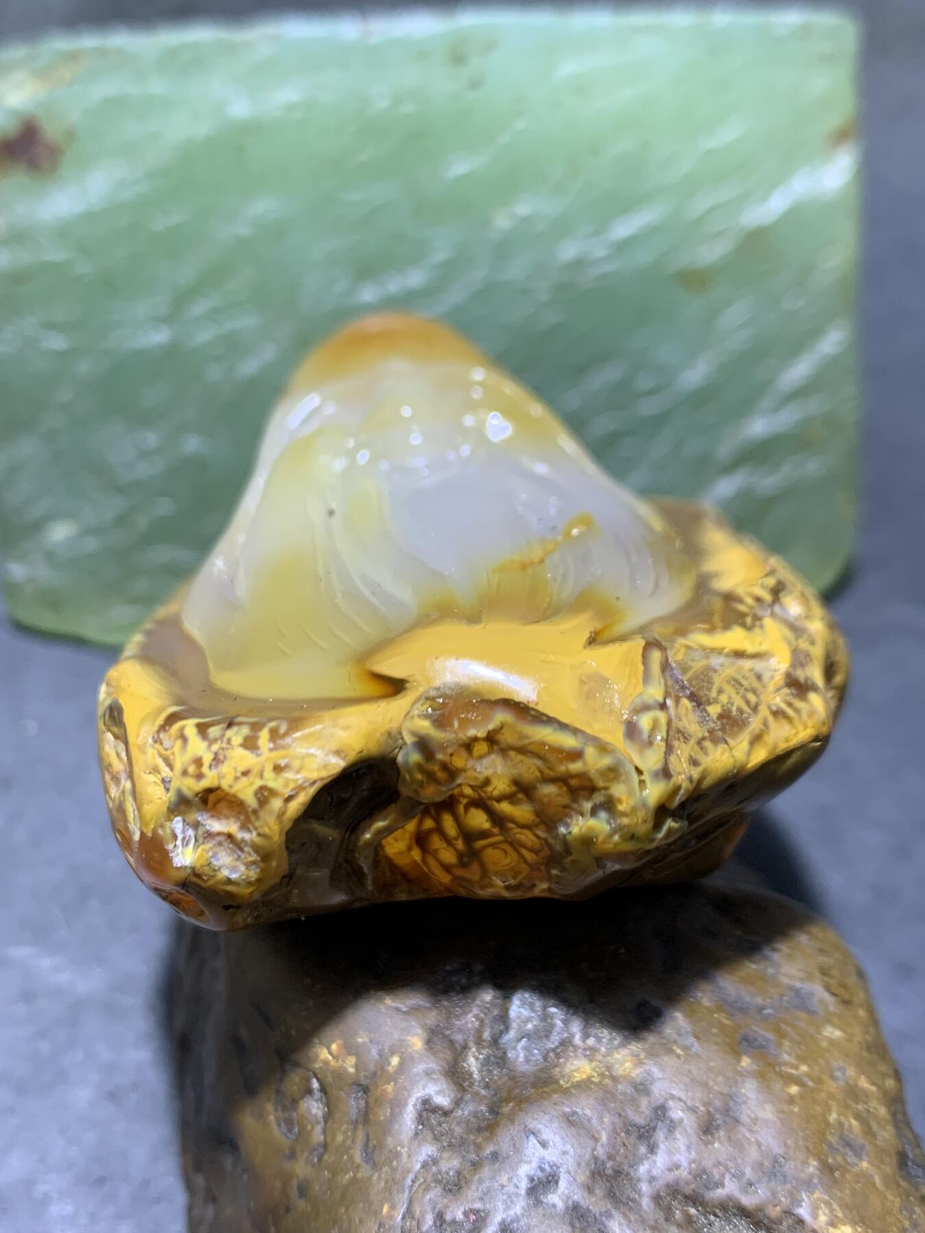 精美天然原皮马达加斯加玛瑙俏色巧雕鸿运当头寿星吊坠(把件)一个