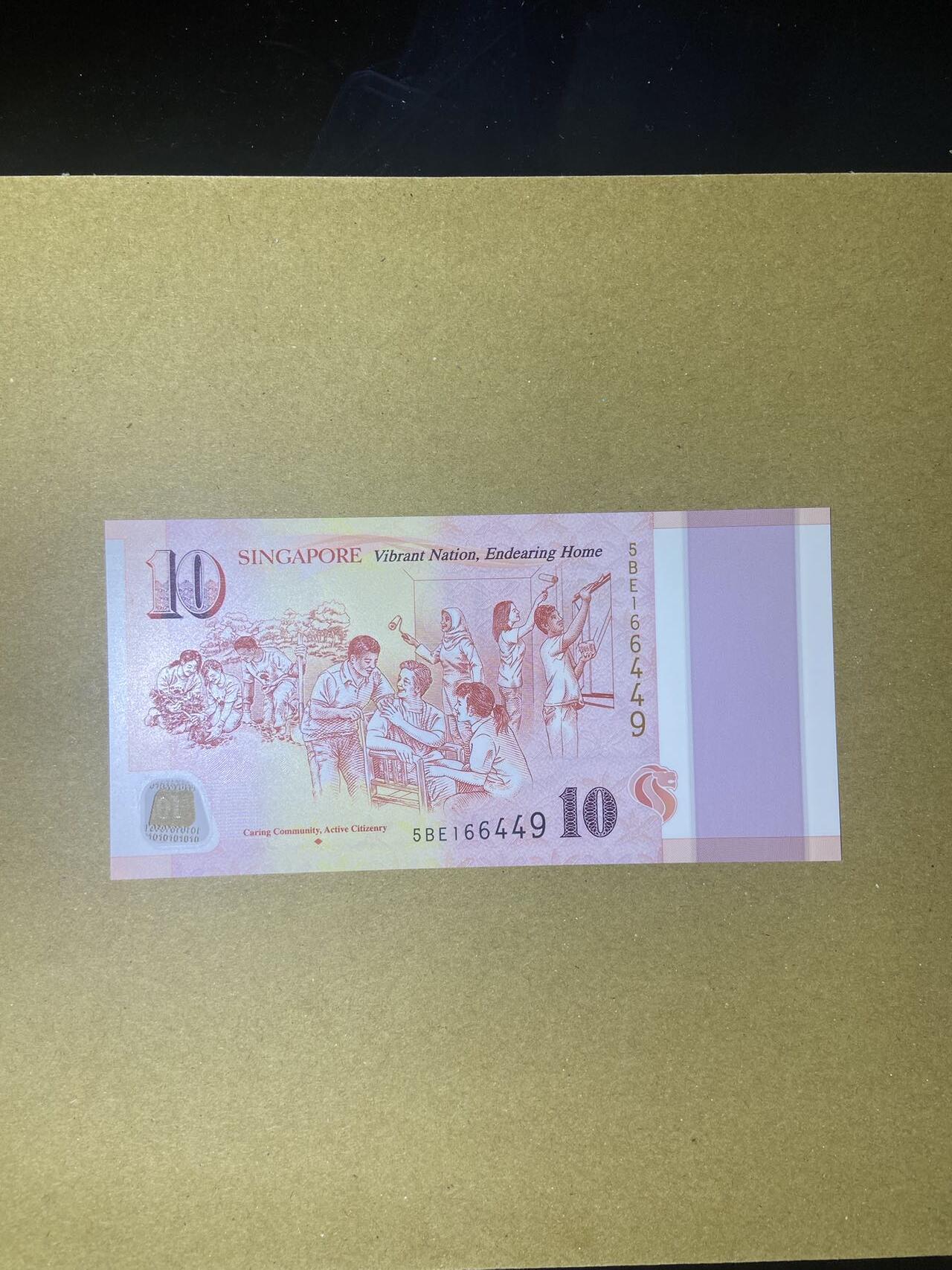 【炜奕收藏】，第十八期 新加坡10元纪念钞，UNC品相