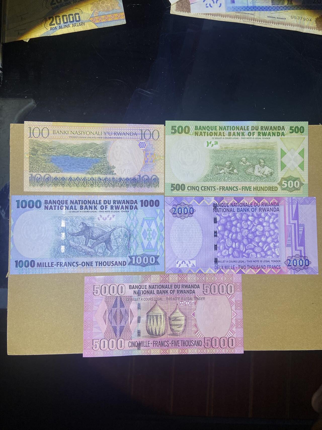 【炜奕收藏】，第十八期 卢旺达2003-2004年稀少初版一套，2万为2007年版，UNC品相