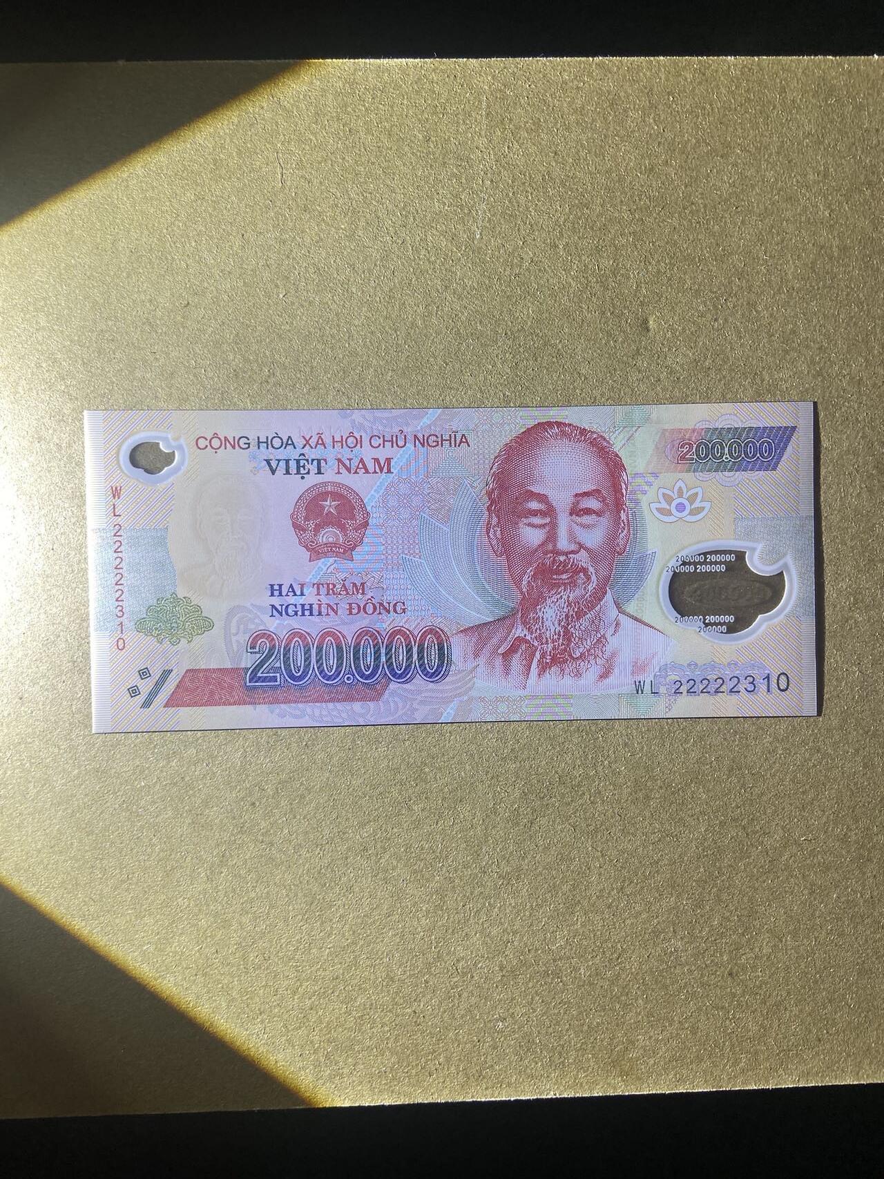 【炜奕收藏】，第十八期 越南20万越南盾，UNC品相，号码老虎头无47全小号