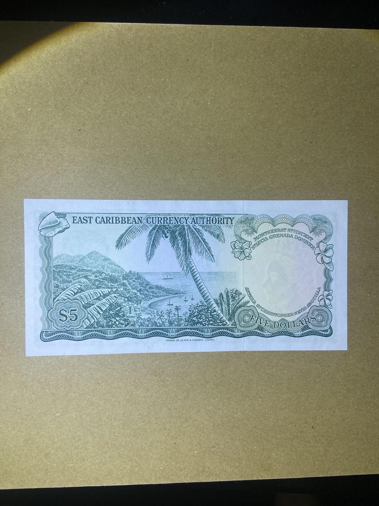 【炜奕收藏】，第十八期 东加勒比戎装女王5元纸币，UNC-品相，邮封拆封