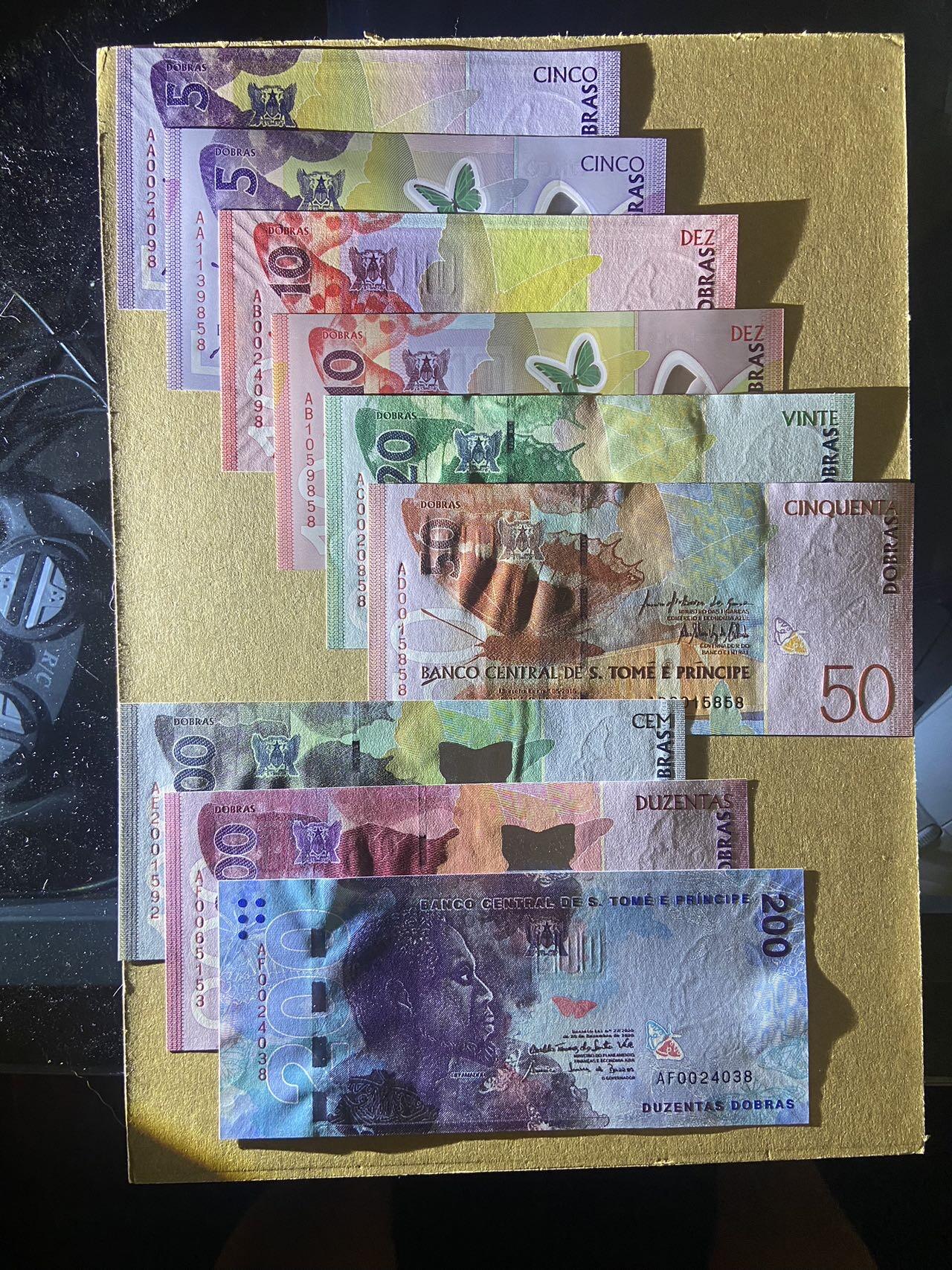 【炜奕收藏】，第十八期 圣多美和普林西比新版纸币9枚大全套，全新UNC品相