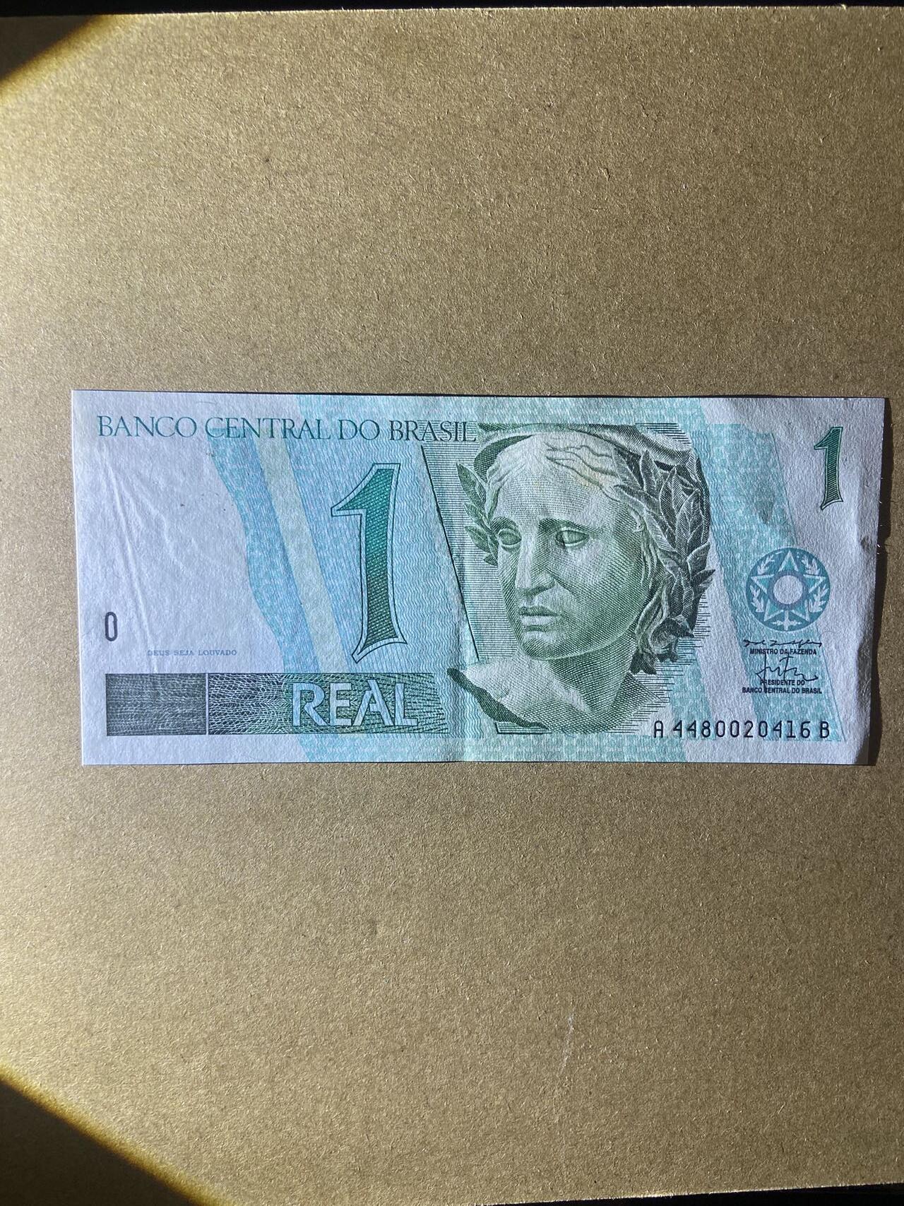 【炜奕收藏】，第十八期 巴西1雷亚尔，AU品相，背后有胶