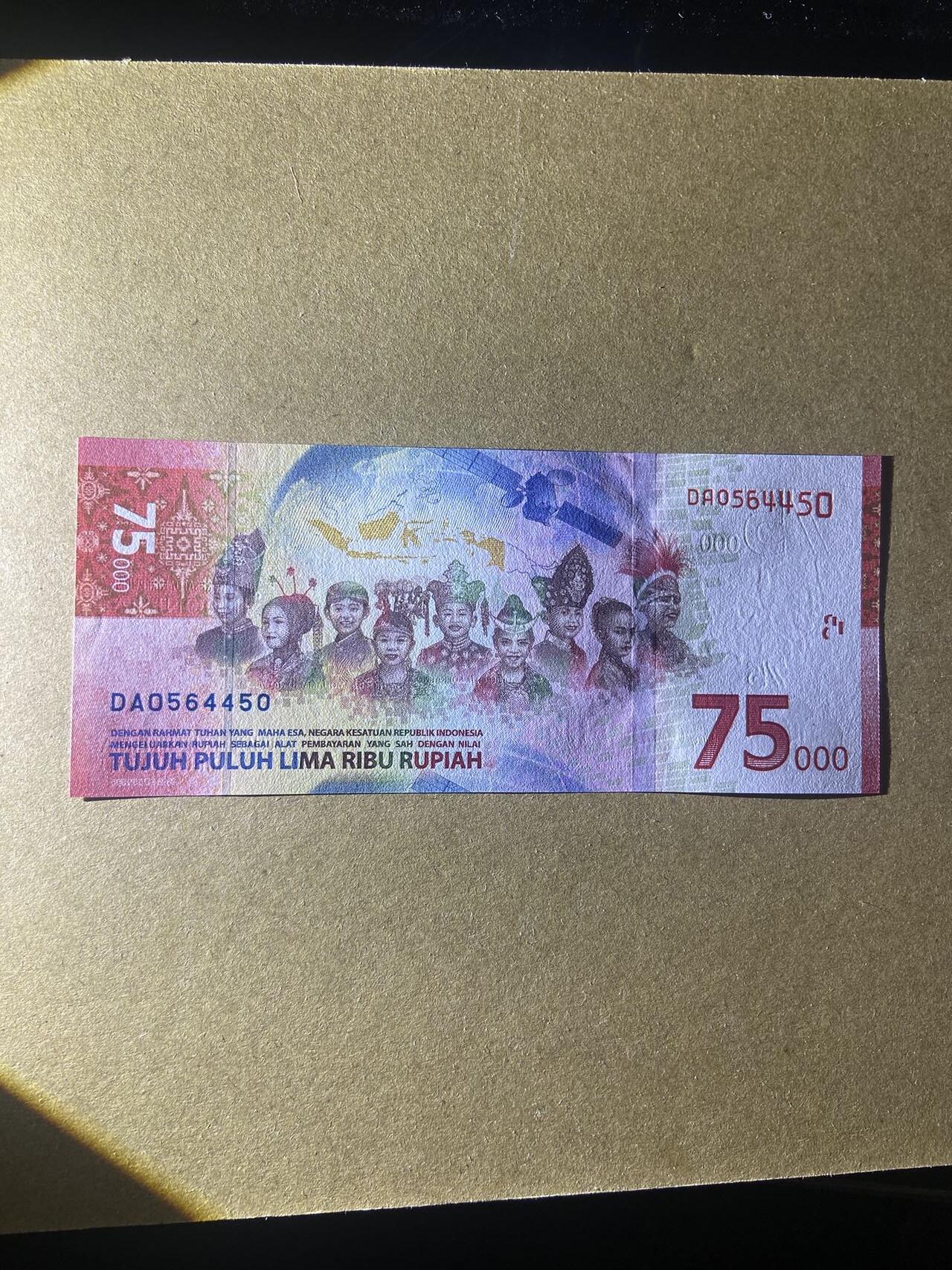 【炜奕收藏】，第十八期 印尼75000卢比纪念钞，UNC品相