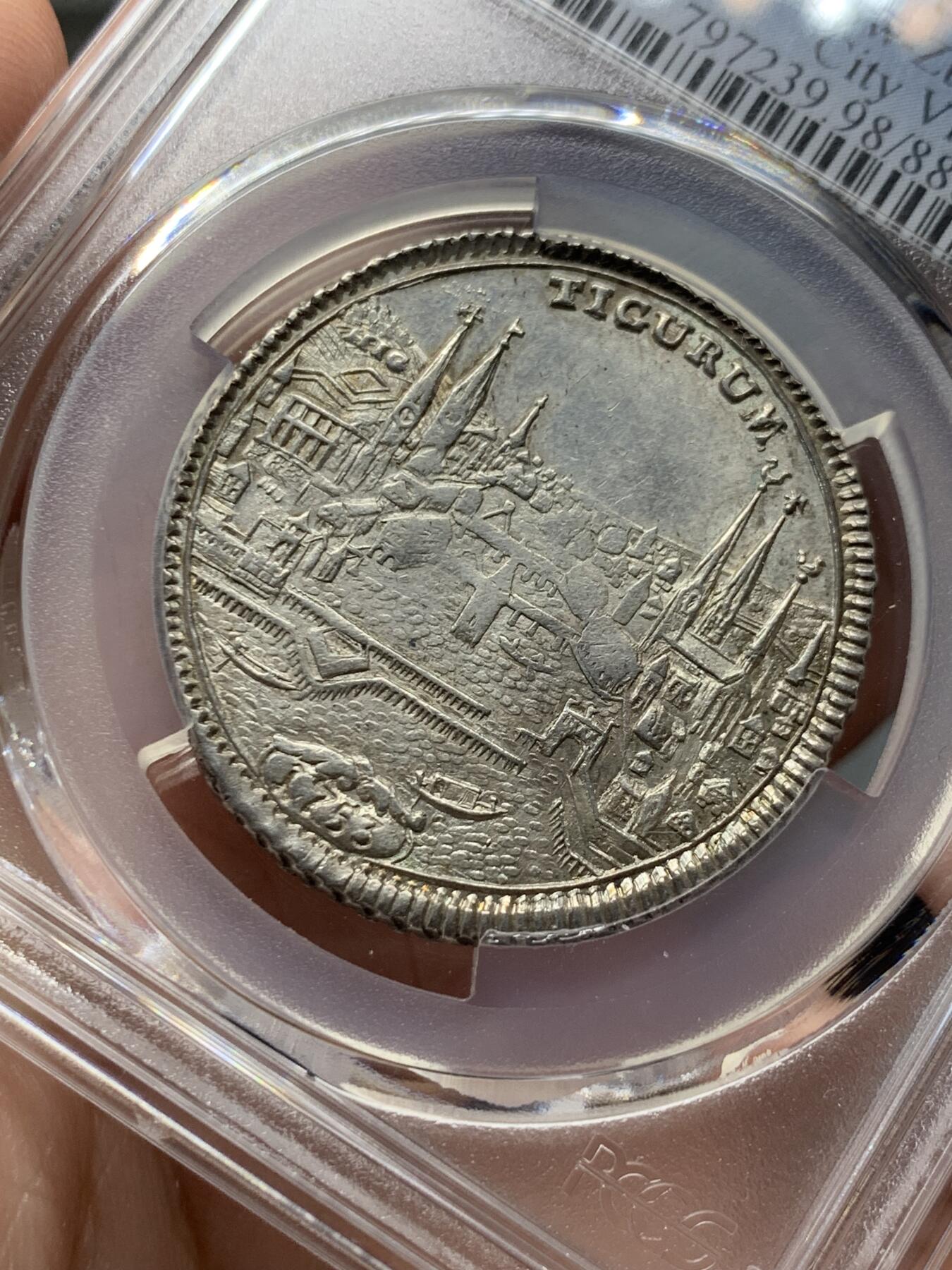 《竞宝斋》第325场 周日，周一，2场连拍 （全场包邮） PCGS UNC 瑞士 1753年 苏黎世景观 1/2泰勒银币 打制的非常好