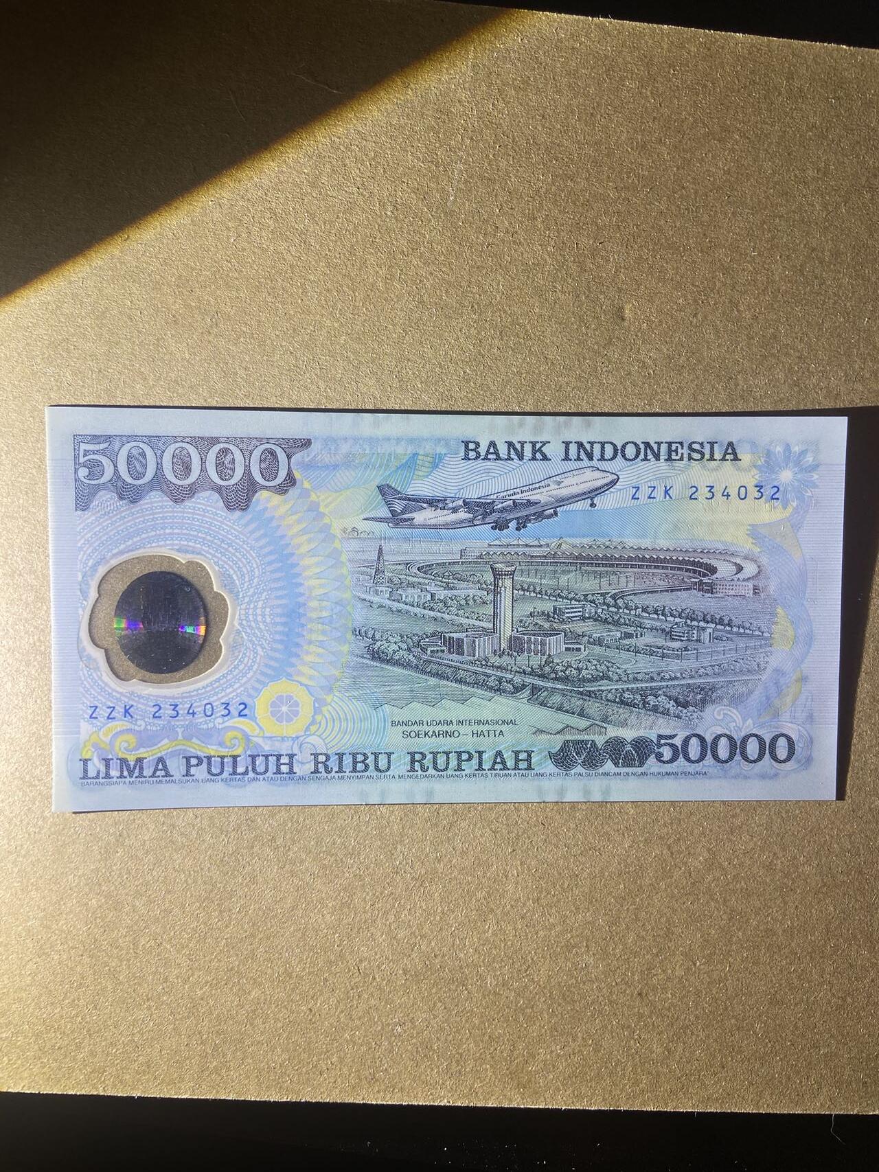 【炜奕收藏】，第十八期 印尼5万卢比塑料纪念钞，UNC品相