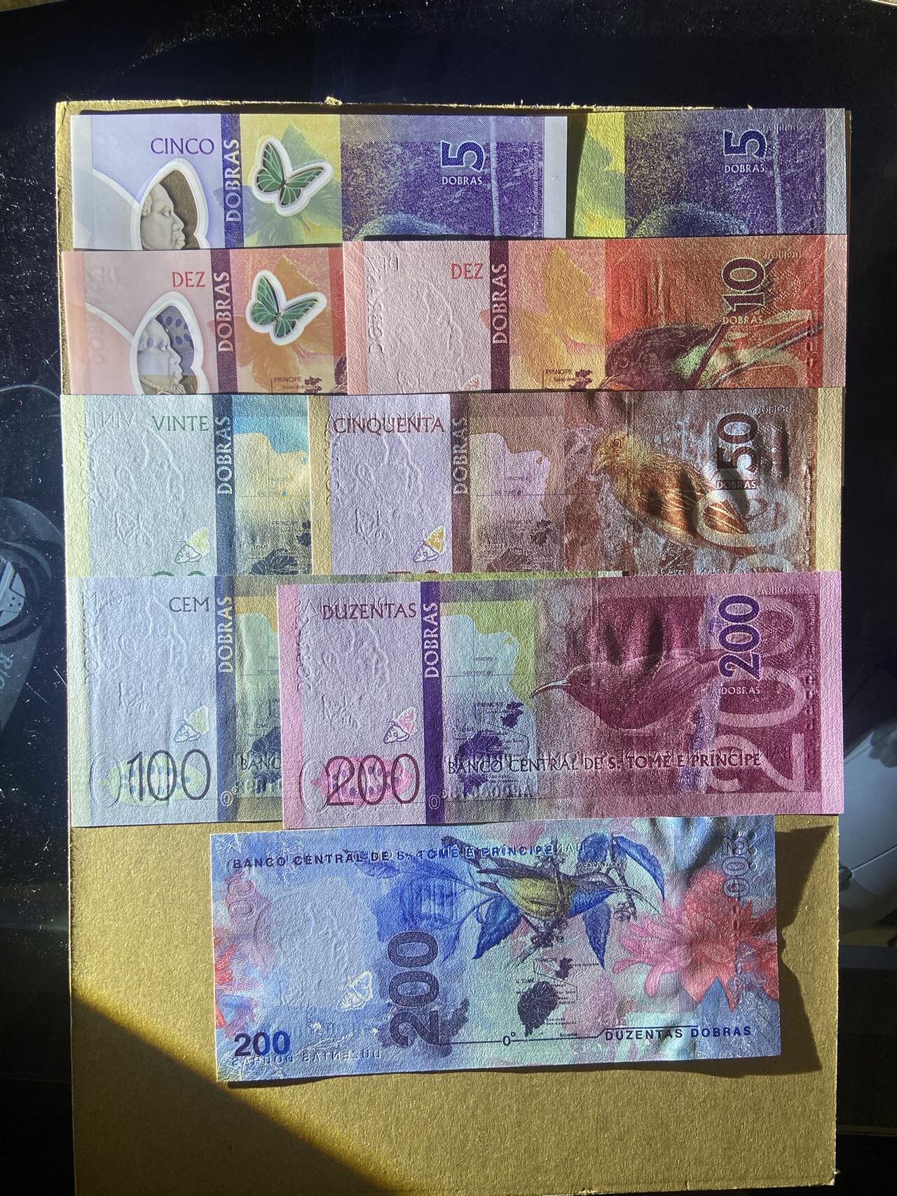 【炜奕收藏】，第十八期 圣多美和普林西比新版纸币9枚大全套，全新UNC品相