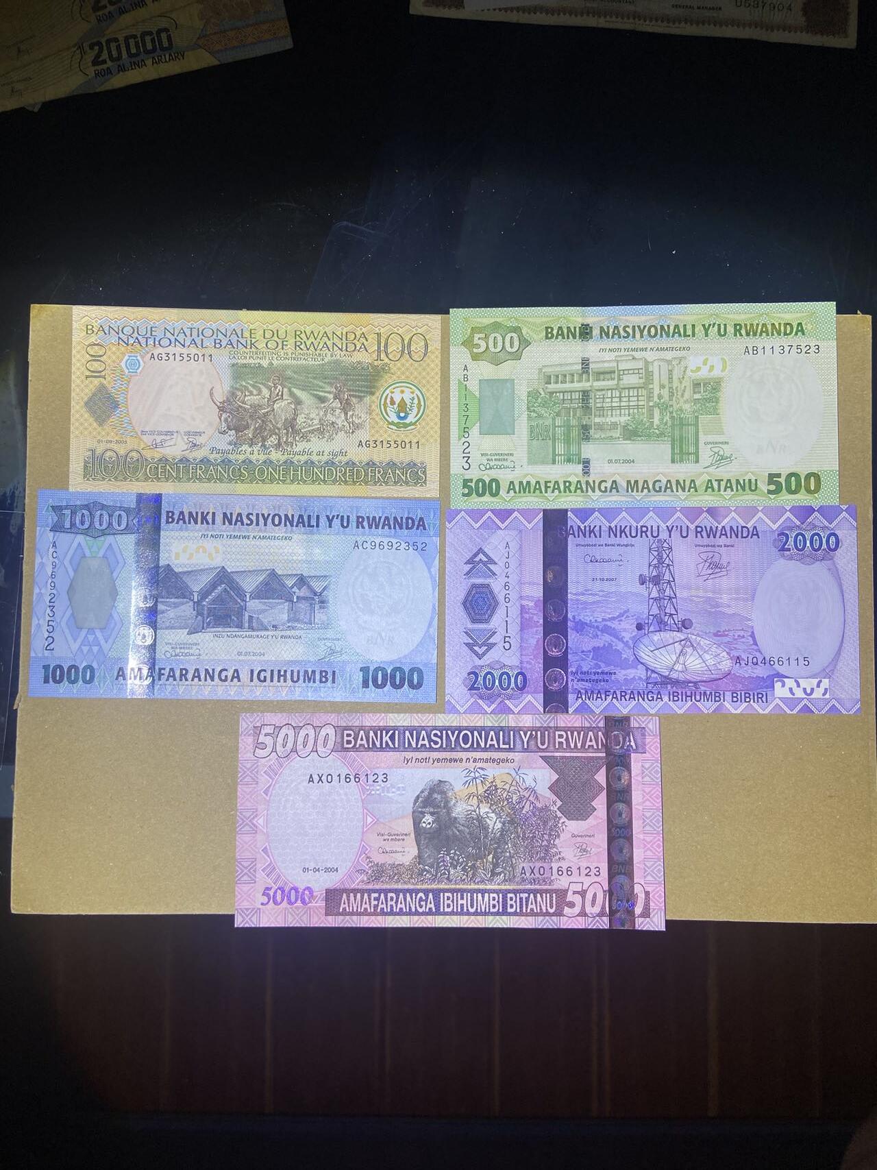 【炜奕收藏】，第十八期 卢旺达2003-2004年稀少初版一套，2万为2007年版，UNC品相