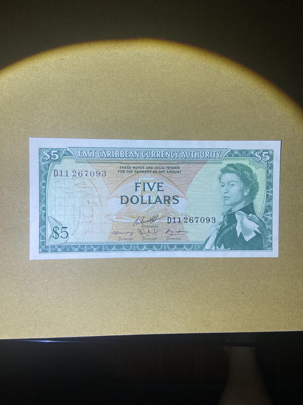 【炜奕收藏】，第十八期 东加勒比戎装女王5元纸币，UNC-品相，邮封拆封