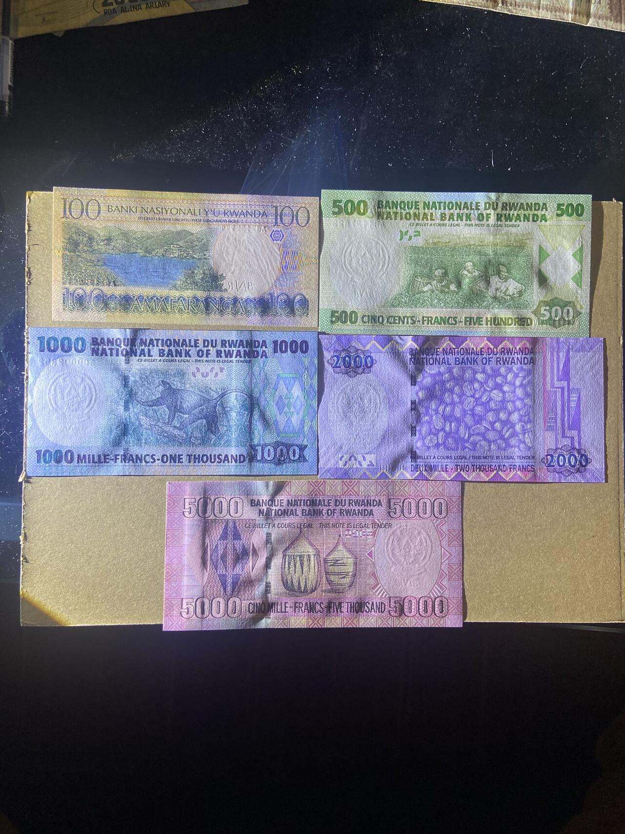 【炜奕收藏】，第十八期 卢旺达2003-2004年稀少初版一套，2万为2007年版，UNC品相