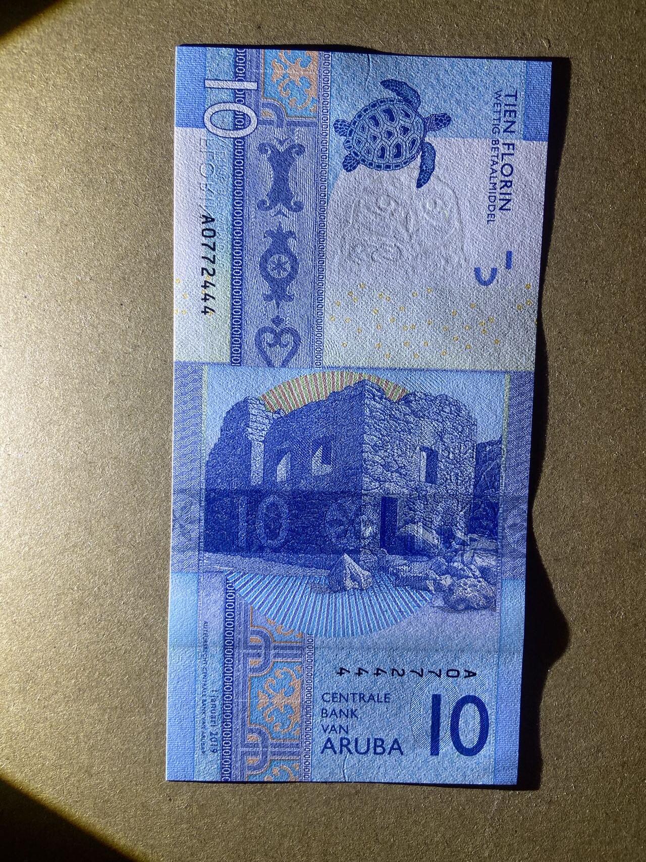 【炜奕收藏】，第十八期 荷属阿鲁巴10佛洛林，UNC品相，豹子号