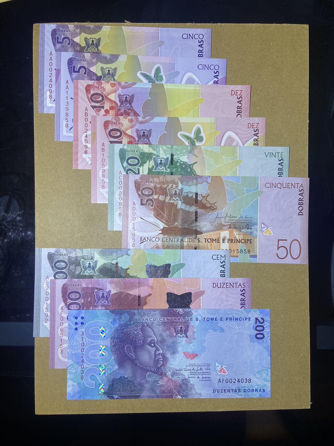 【炜奕收藏】，第十八期 圣多美和普林西比新版纸币9枚大全套，全新UNC品相