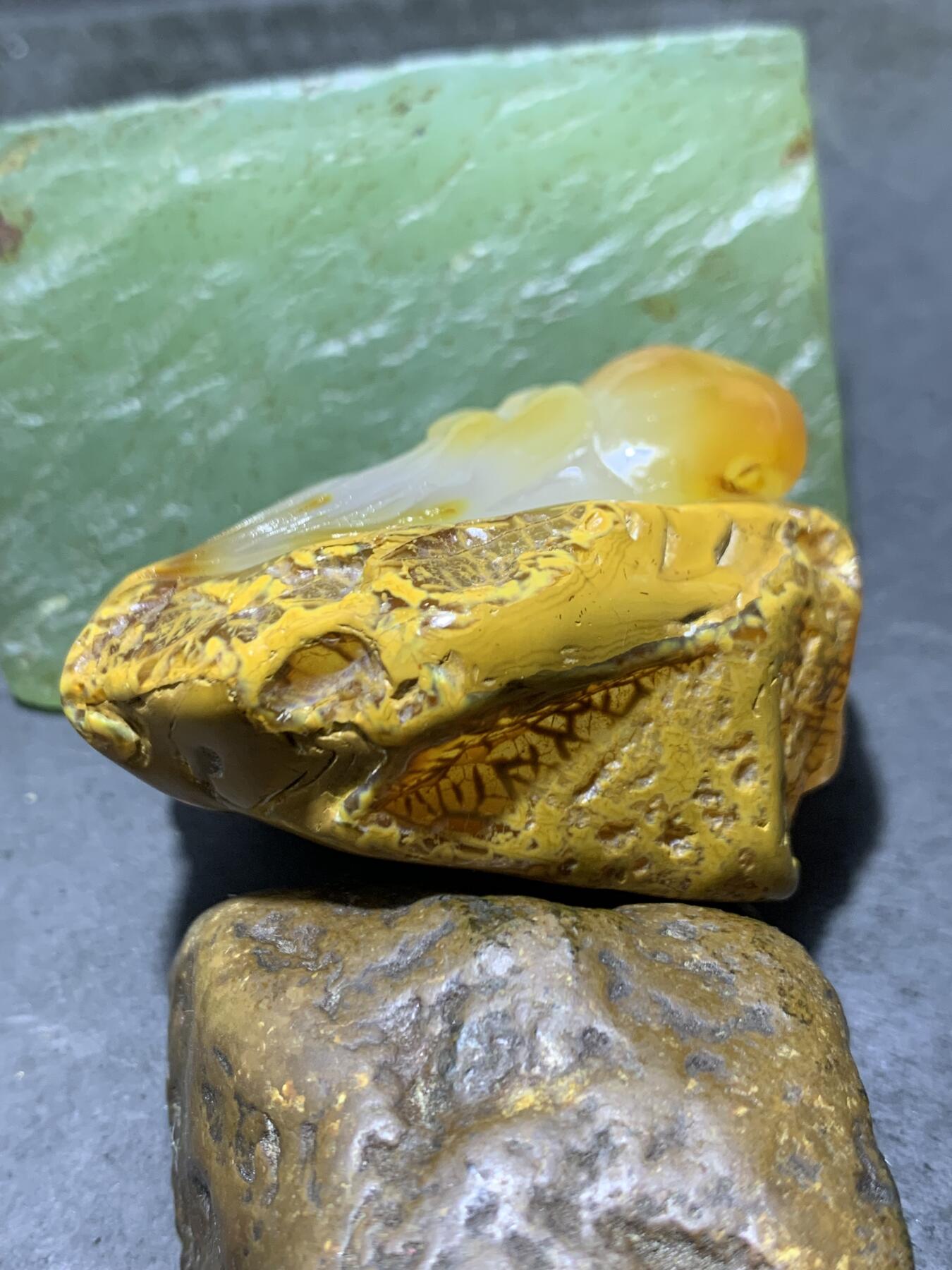 精美天然原皮马达加斯加玛瑙俏色巧雕鸿运当头寿星吊坠(把件)一个
