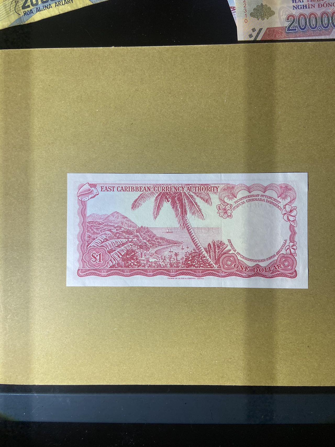 【炜奕收藏】，第十八期 东加勒比戎装女王1元纸币，UNC-品相，邮封拆封