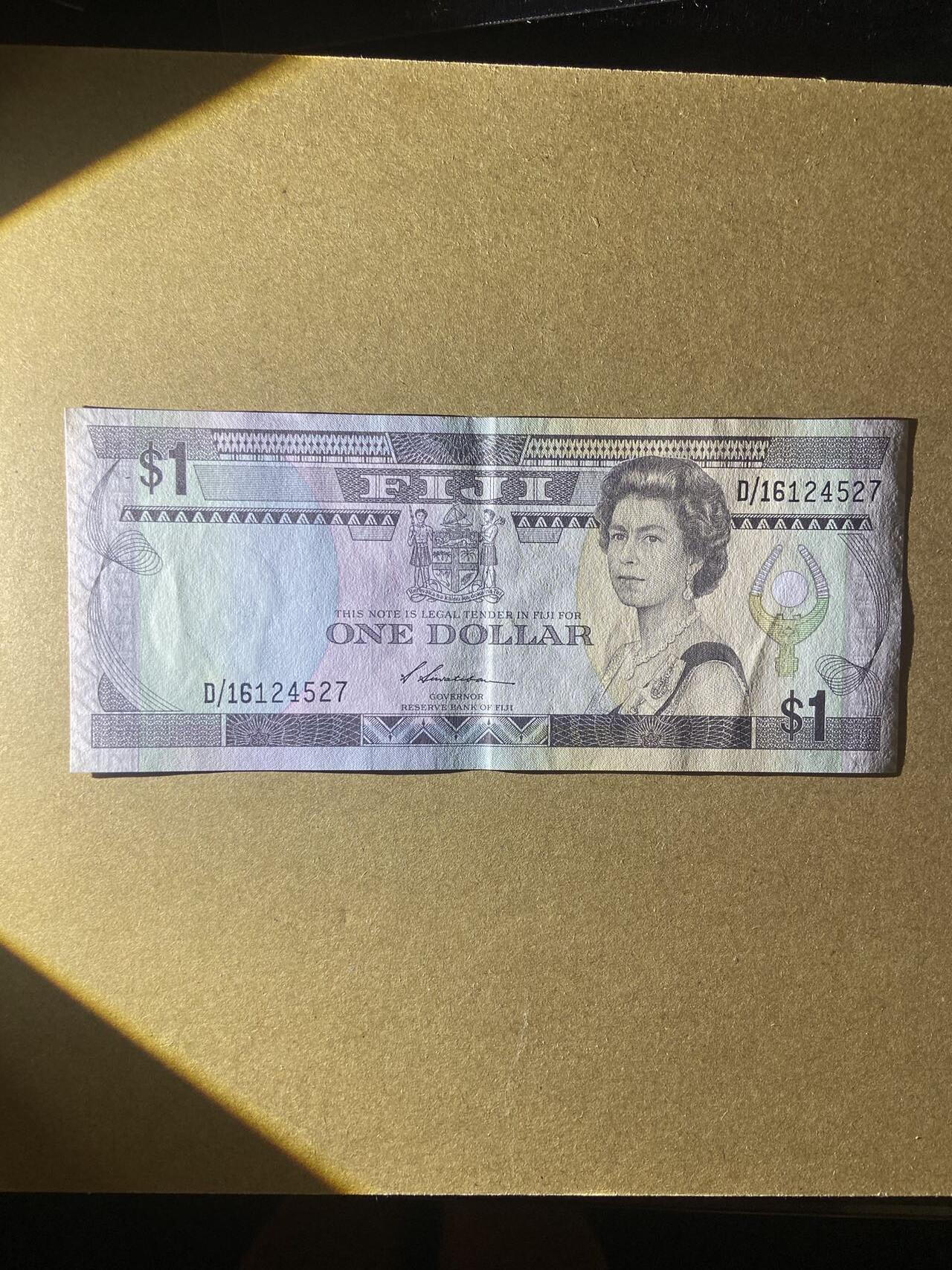 【炜奕收藏】，第十八期 斐济早期1元，AU品相