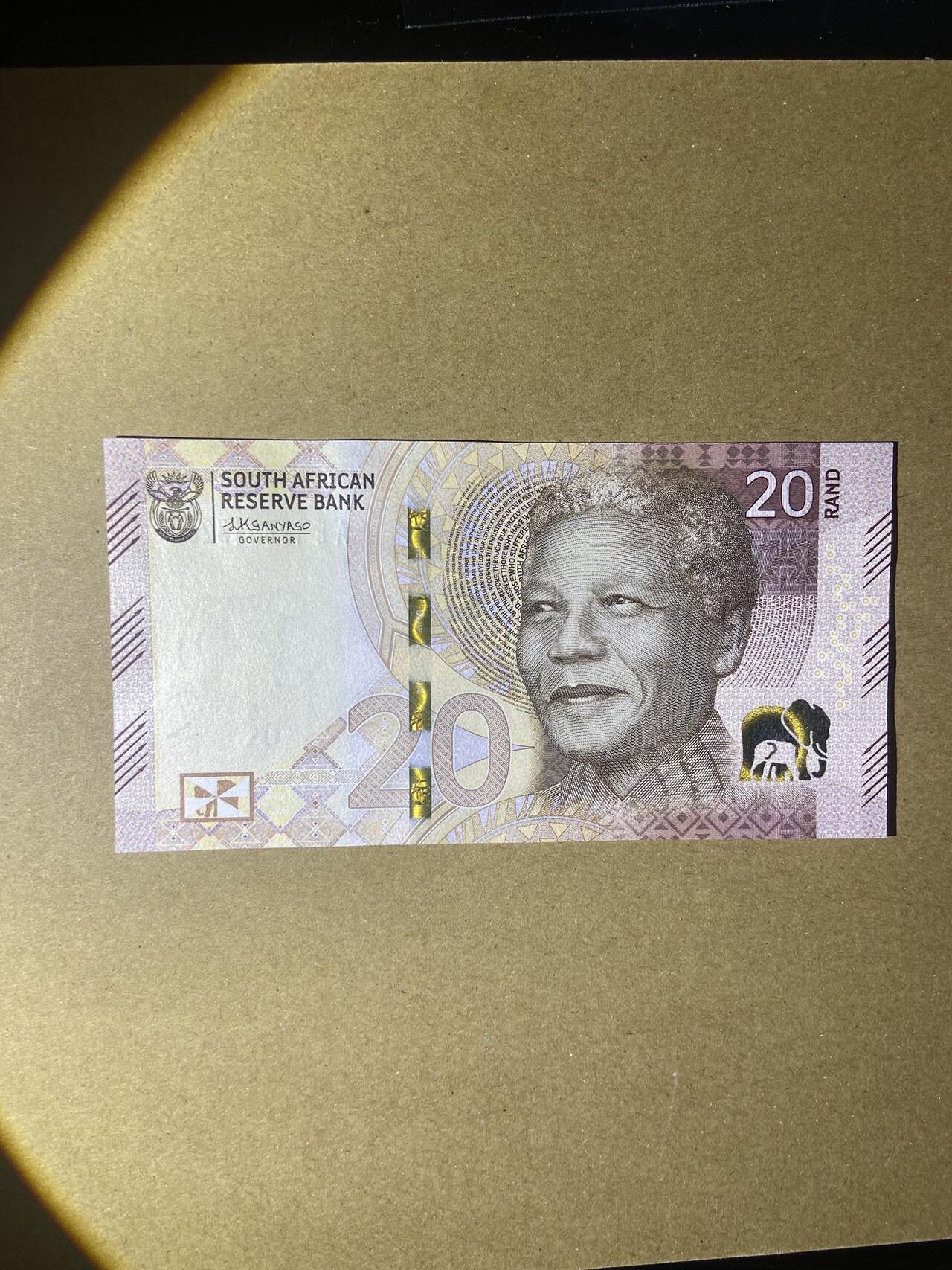 【炜奕收藏】，第十八期 南非新版20元，UNC品相，号码无47