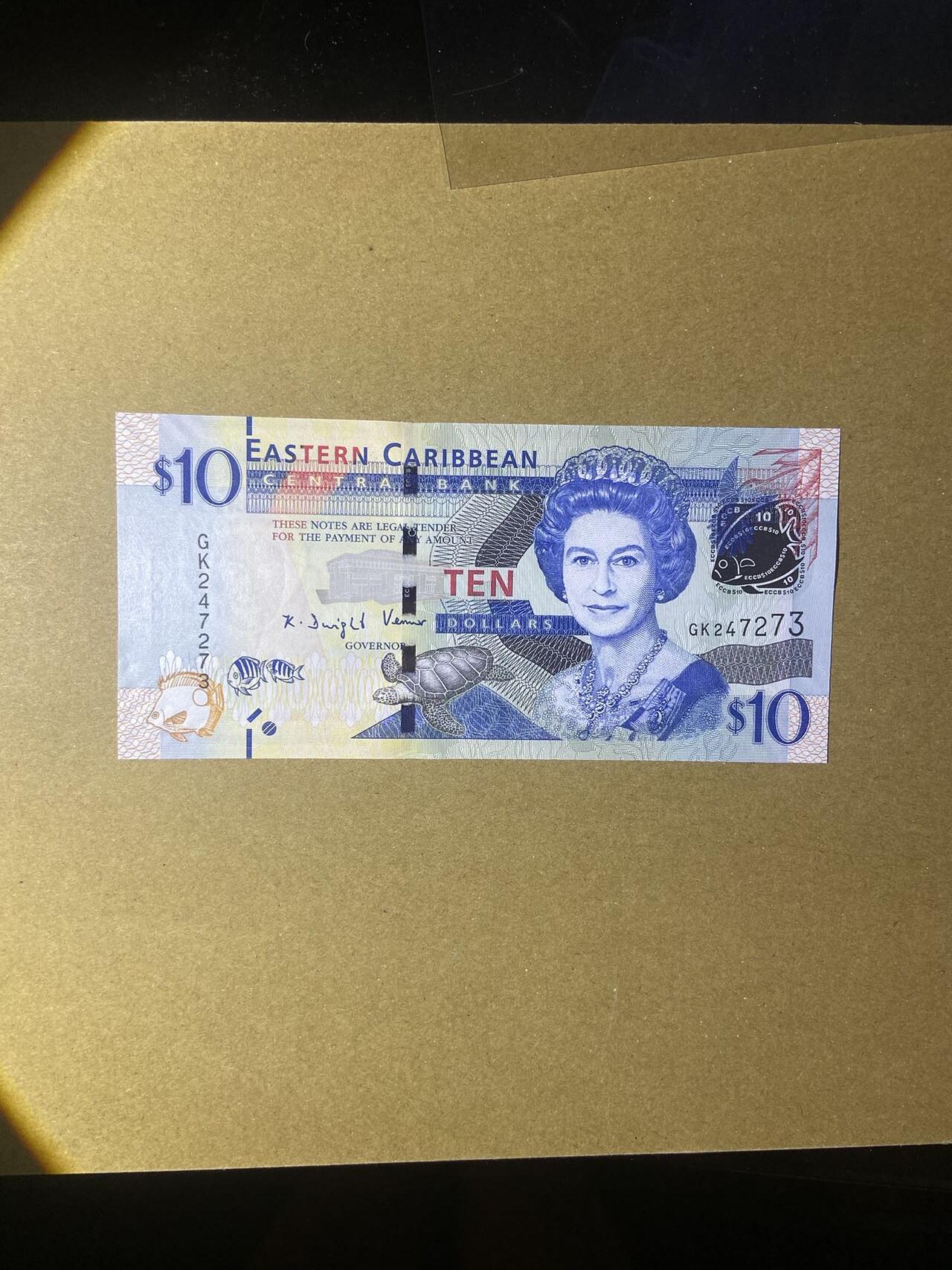 【炜奕收藏】，第十八期 东加勒比10元纸币，老年女王头像，UNC品相
