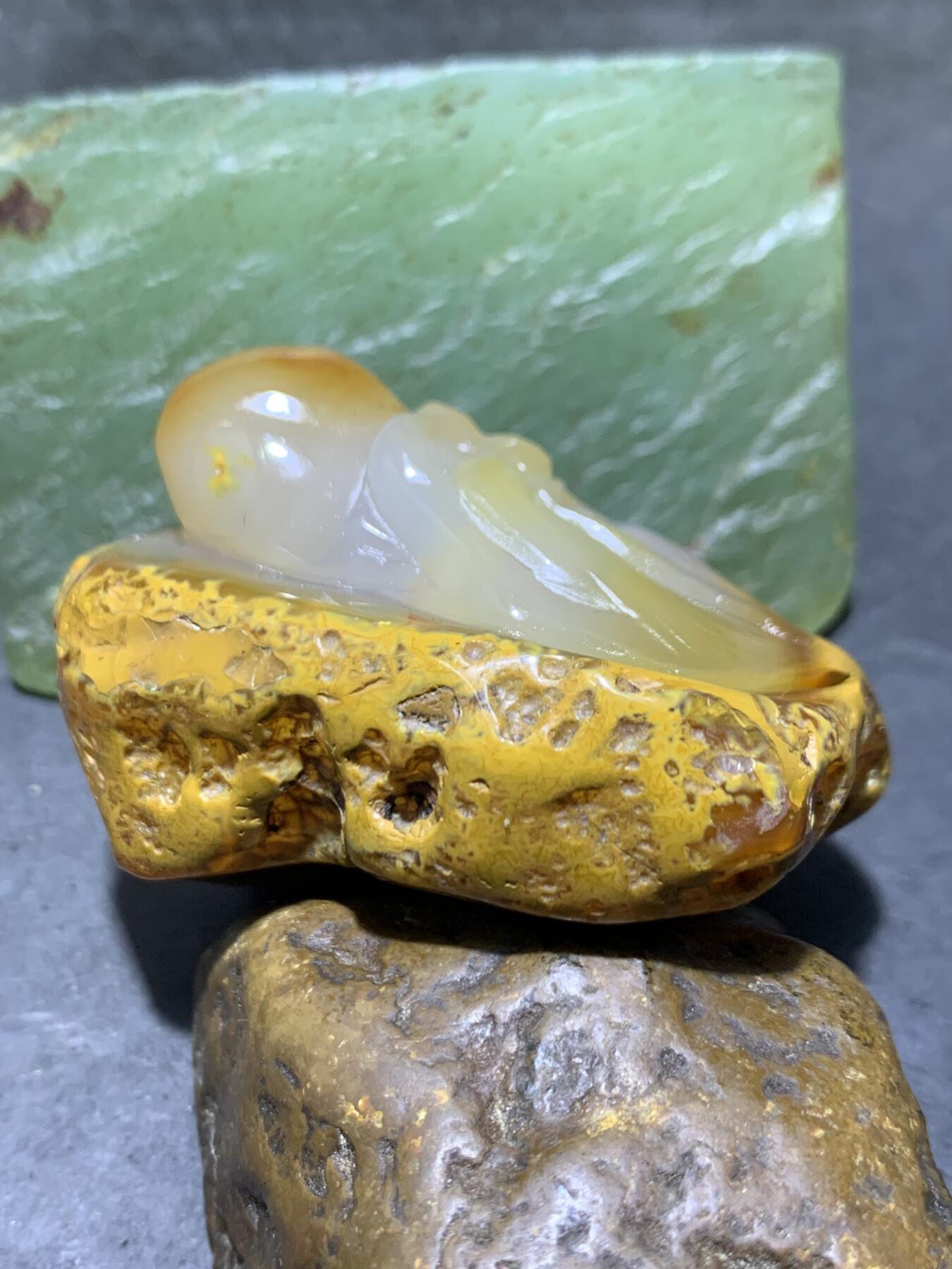 精美天然原皮马达加斯加玛瑙俏色巧雕鸿运当头寿星吊坠(把件)一个