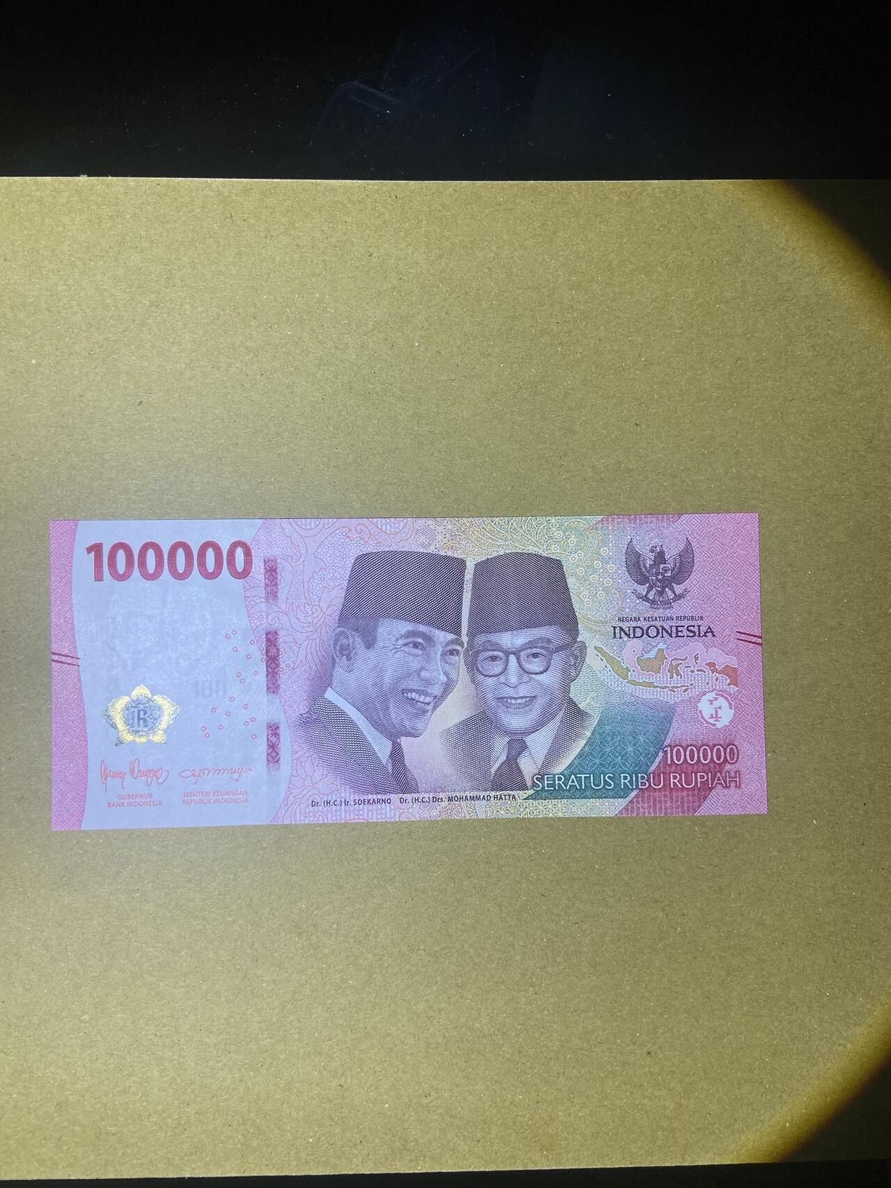 【炜奕收藏】，第十八期 印尼10万卢比纸币，UNC品相