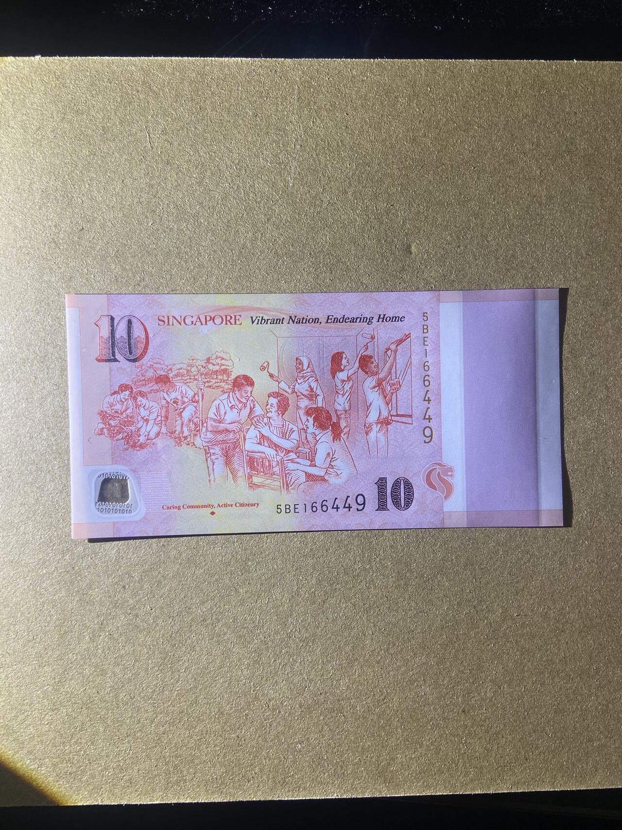 【炜奕收藏】，第十八期 新加坡10元纪念钞，UNC品相