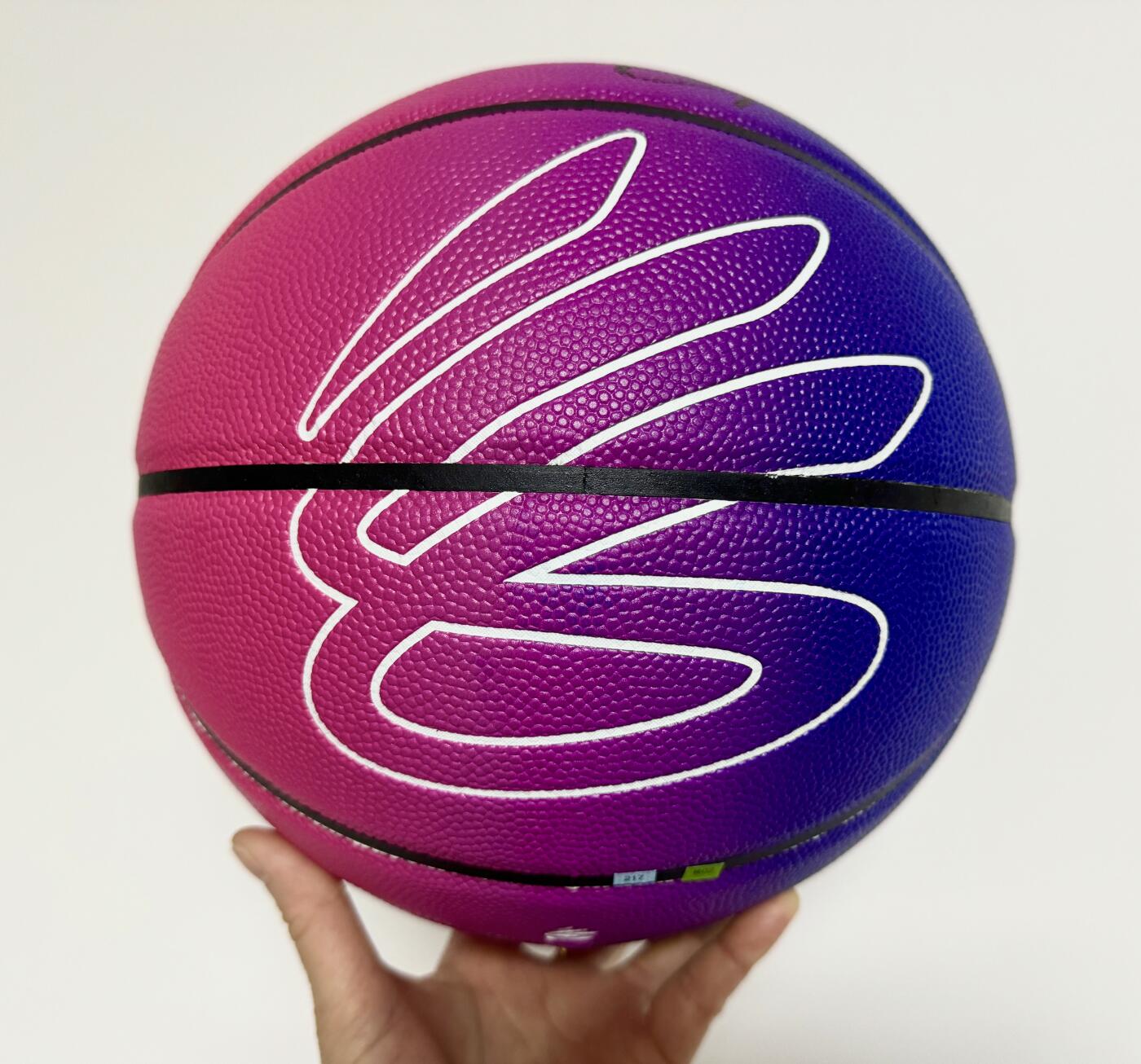 零元拍：“NBA历史三分王”斯蒂芬-库里亲笔签名UnderArmour安德玛库里PE篮球，最火热的盘古色，附签中国特色铭文“Xiao Xue Sheng”，是不是超难得！签于UA《敬我三分》2024 CURRY品牌中国行！