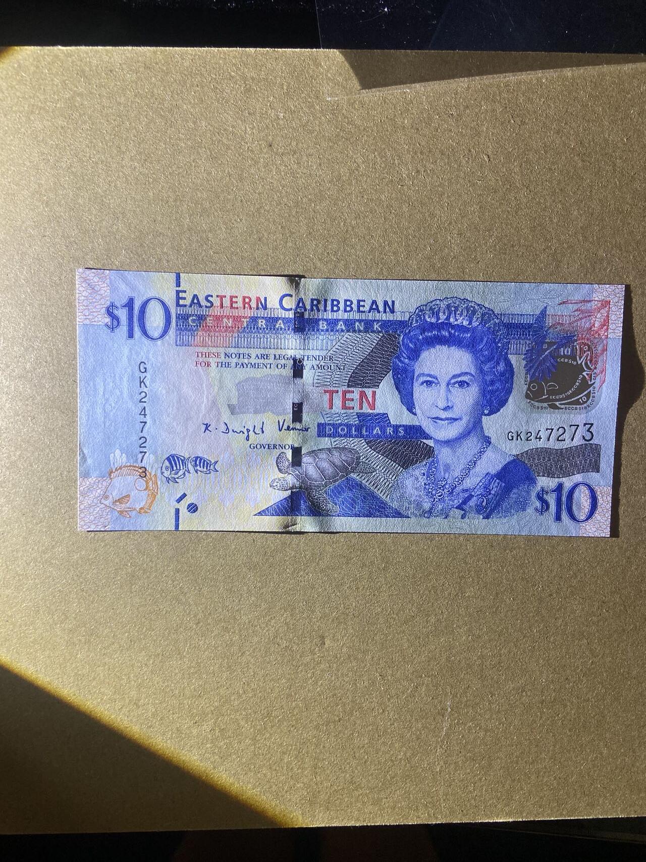 【炜奕收藏】，第十八期 东加勒比10元纸币，老年女王头像，UNC品相
