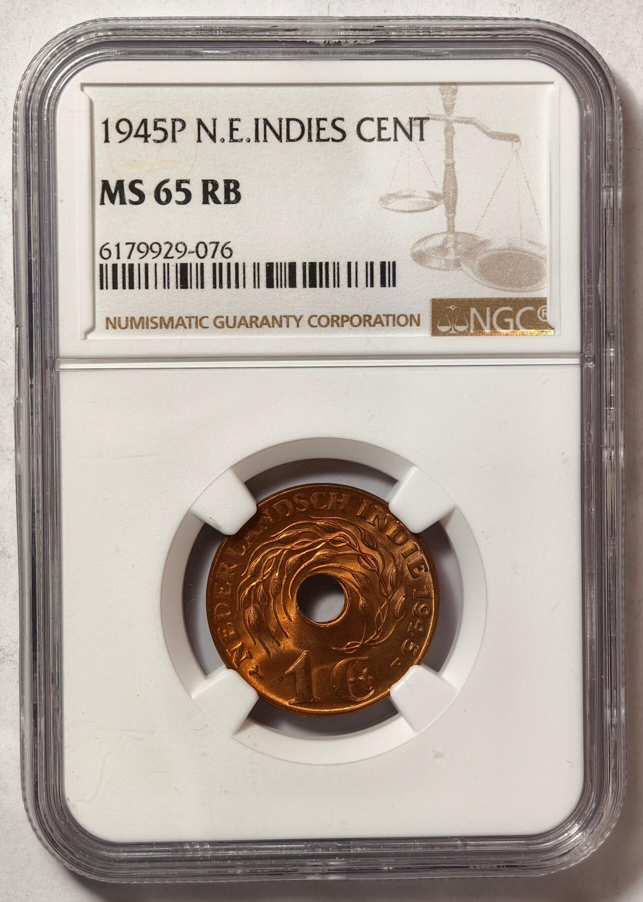 紫瑗钱币——第472期 荷属东印度 1945年 P版 1分 中孔 NGC MS65 RB