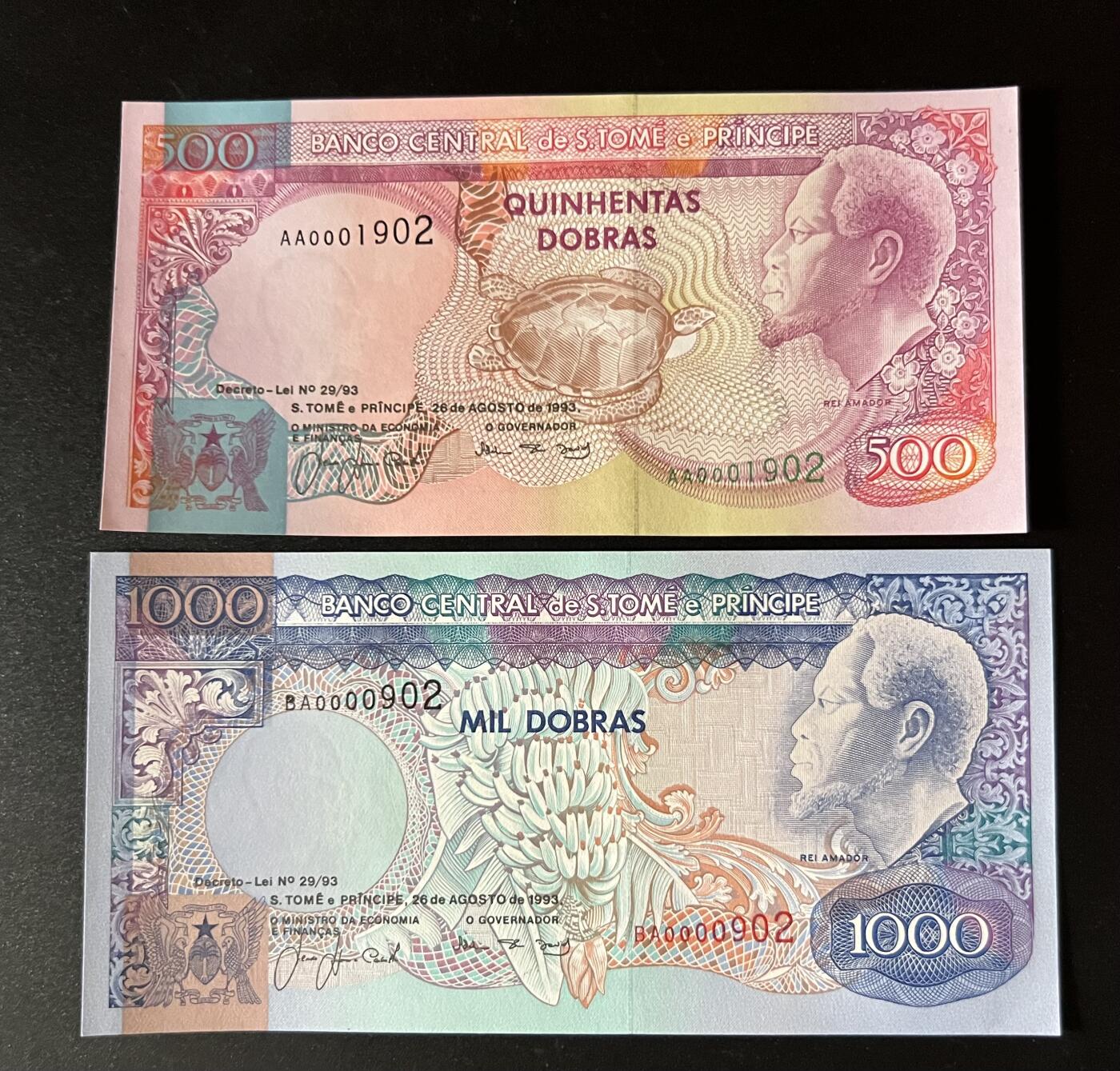 珑诚汇·乐淘淘 世界纸币拍卖 第32期 低佣场 圣多美和普林西比1993年纸币两张 500&1000多布拉 尾三同 小号 其中一张AA首发冠 全新UNC