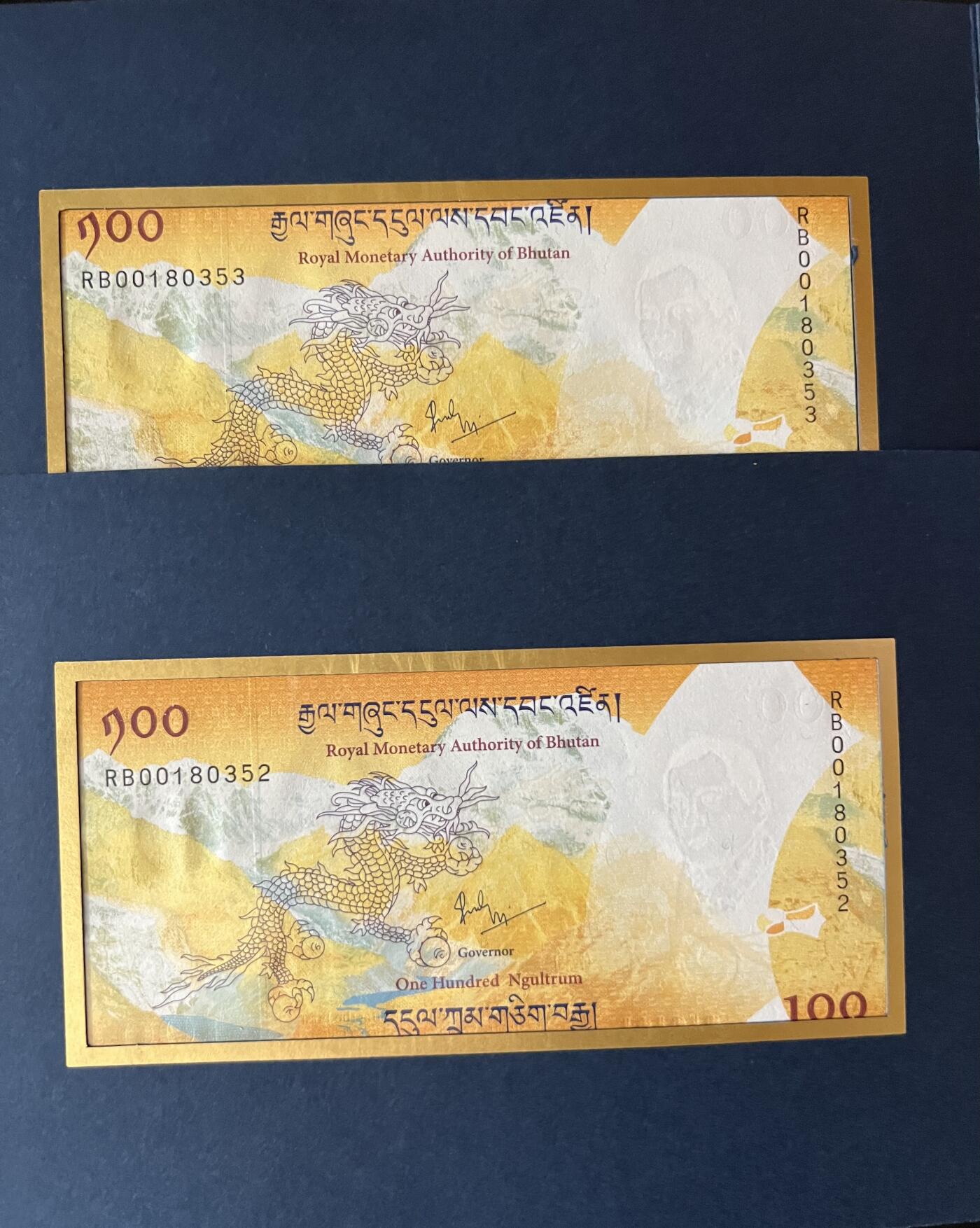 珑诚汇·乐淘淘 世界纸币拍卖 第32期 低佣场 不丹2016年纸币两张 100努尔特鲁姆 龙太子诞辰纪念钞 无四七靓号 原装册 全新UNC