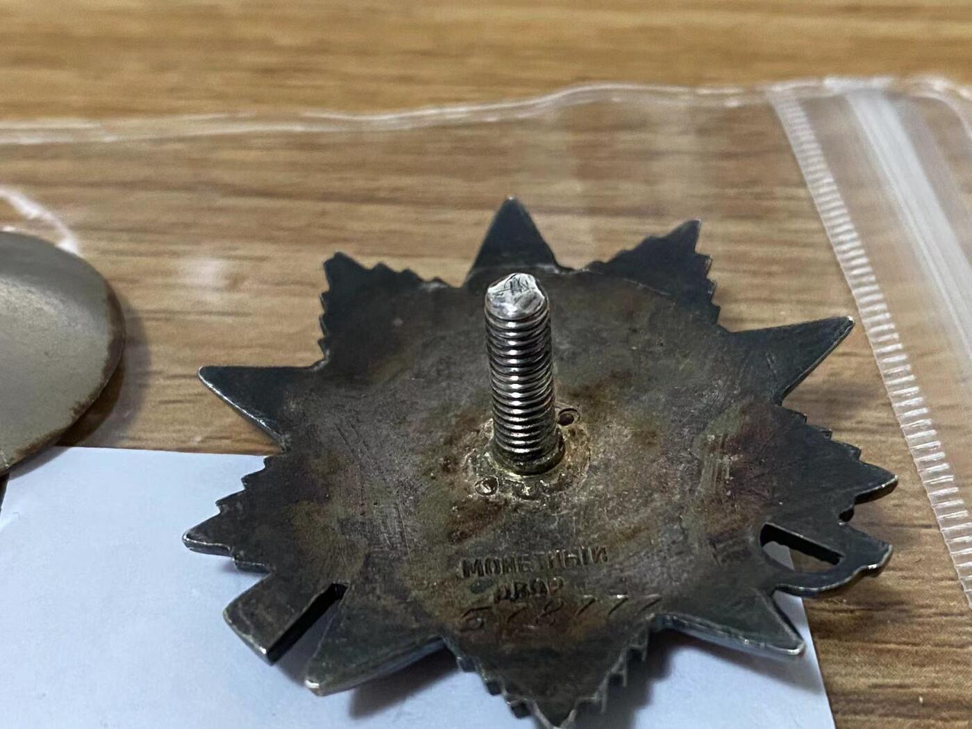 苏联勋章奖章拍卖11月16日晚上九点结束在麦稀奇 找不到的加我qq或者微信都是184277308备注苏章拍卖。最好加微信群每次都会通知还有提前可以一口价的 最近会持续拍卖一些东西。 苏联二级为国578777包子号品相非常好 无磕碰 非常漂亮。274独立特遣摩托化营迫击炮排指挥员Арапов Николай Владимирович 负伤后流血指挥部队 战果 3个火力点1反坦克炮 加炮兵分队 一个排步兵（50人左右）战斗地点在屈斯特林 现在是波兰的城市，叫“奥得河畔科斯琴”距离柏林只有100公里资料比较多 喜欢的可以自己查查 他的红星也有卡 但是没翻译 