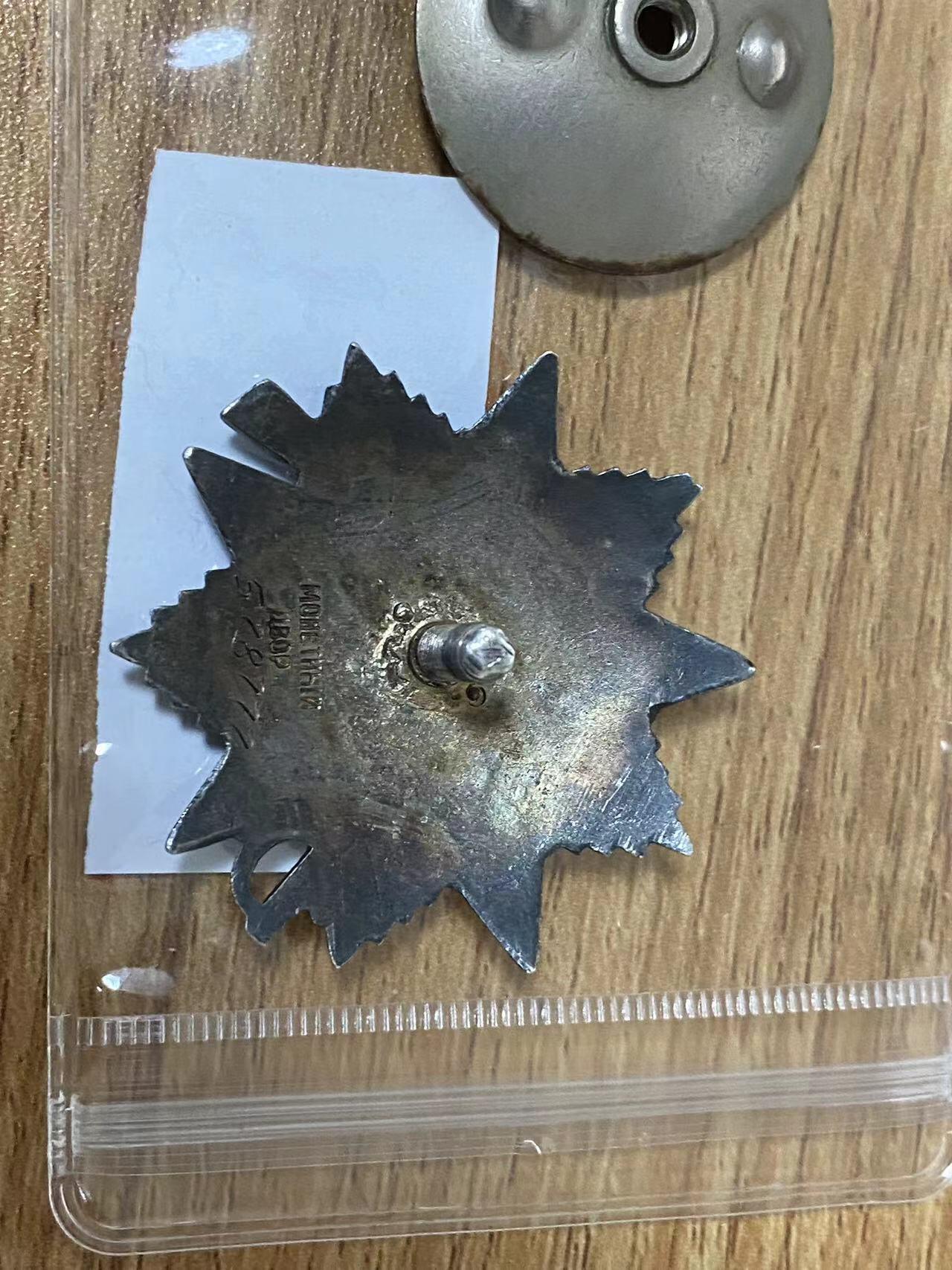 苏联勋章奖章拍卖11月16日晚上九点结束在麦稀奇 找不到的加我qq或者微信都是184277308备注苏章拍卖。最好加微信群每次都会通知还有提前可以一口价的 最近会持续拍卖一些东西。 苏联二级为国578777包子号品相非常好 无磕碰 非常漂亮。274独立特遣摩托化营迫击炮排指挥员Арапов Николай Владимирович 负伤后流血指挥部队 战果 3个火力点1反坦克炮 加炮兵分队 一个排步兵（50人左右）战斗地点在屈斯特林 现在是波兰的城市，叫“奥得河畔科斯琴”距离柏林只有100公里资料比较多 喜欢的可以自己查查 他的红星也有卡 但是没翻译 