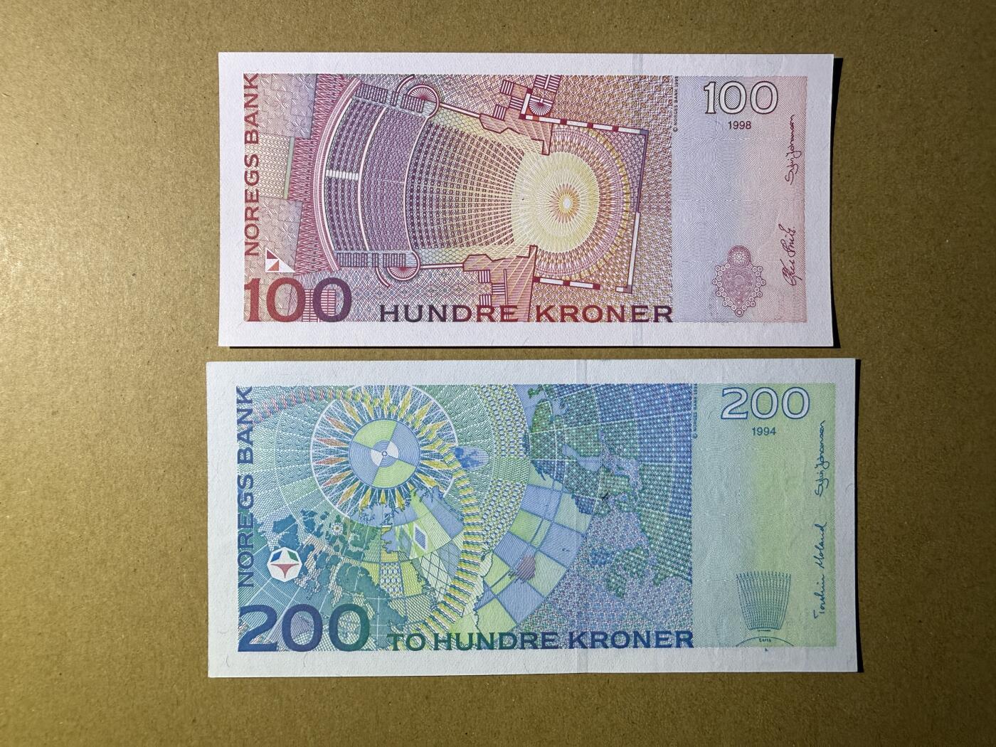《张总收藏》174期-周日外币荟萃 挪威100、200克朗2张 UNC 初版 全程无4
