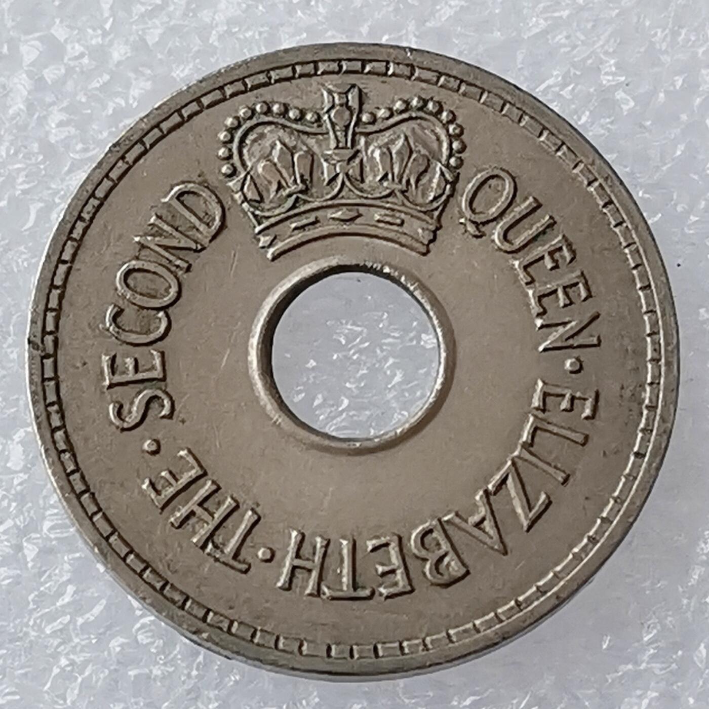 海外回流1元起拍小铺 各国钱币散币场 第18期 1965年斐济1便士圆孔硬币