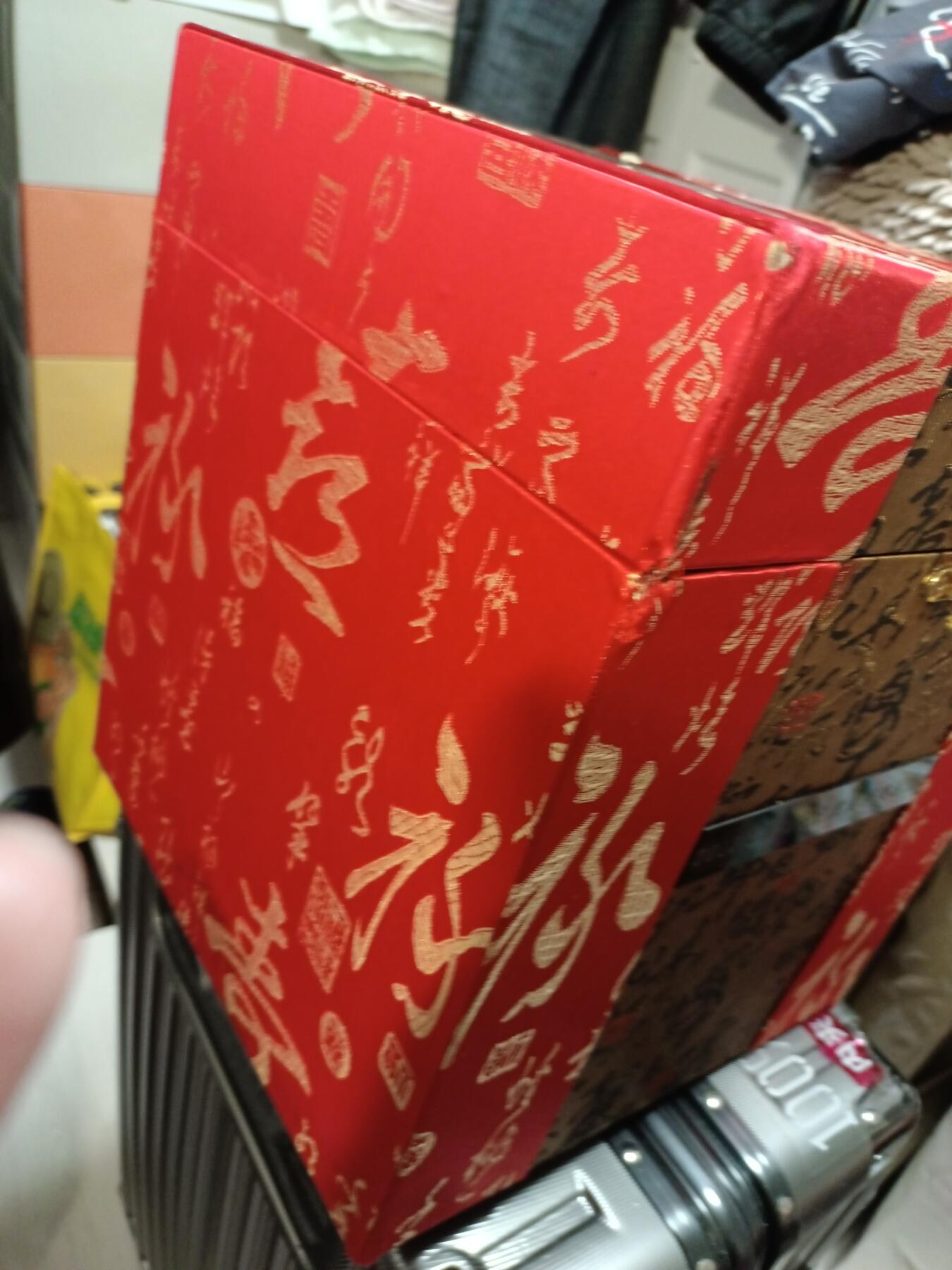 2012伦敦奥运玉玺和田青玉奥运徽宝  交易品介绍  尺寸10cm*10cm采用纯天然和田青玉为原料2012伦敦奥运徽宝以天恩八旬之宝乾隆帝御宝交龙钮玉玺为原型。伦敦奥运会元素为背景采用手工玉雕工艺金镶玉工艺重约3.5公斤.必将成为和田玉收藏界一颗明珠.收藏价值潜力无限.