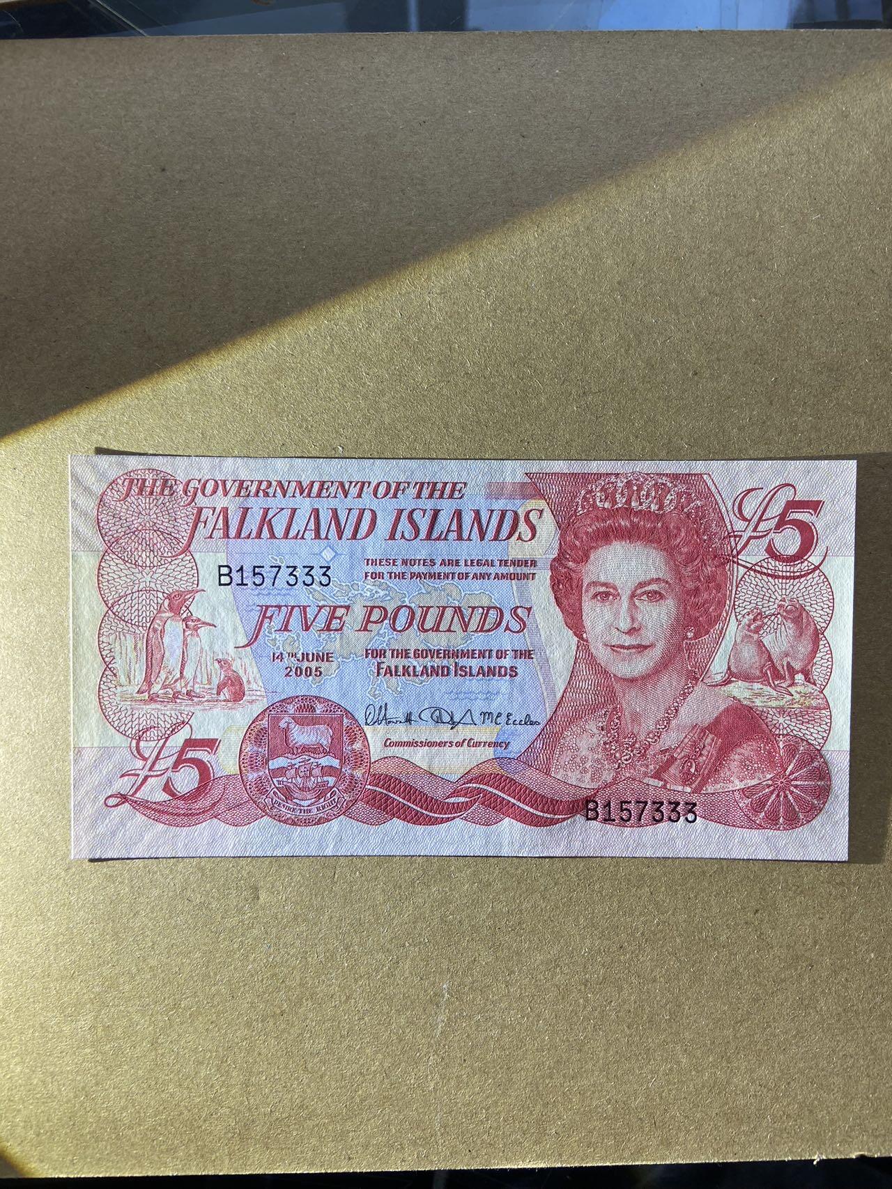【炜奕收藏】，第十八期 福克兰群岛5磅，全新UNC品相，豹子号