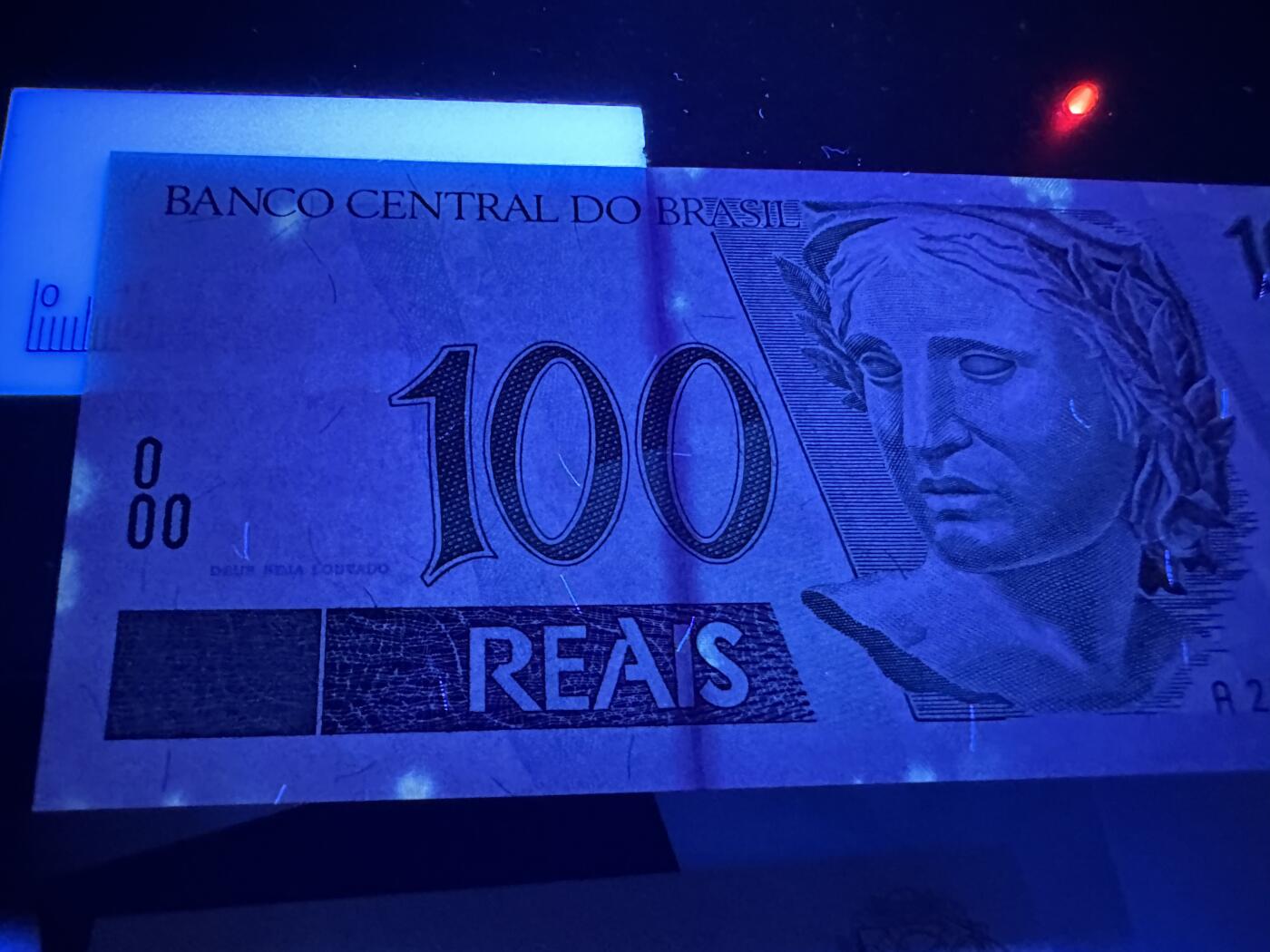 《外钞收藏家》第四百三十七期 巴西100旧版纸币（石斑鱼） UNC-，轻微受潮（有几处受潮点）