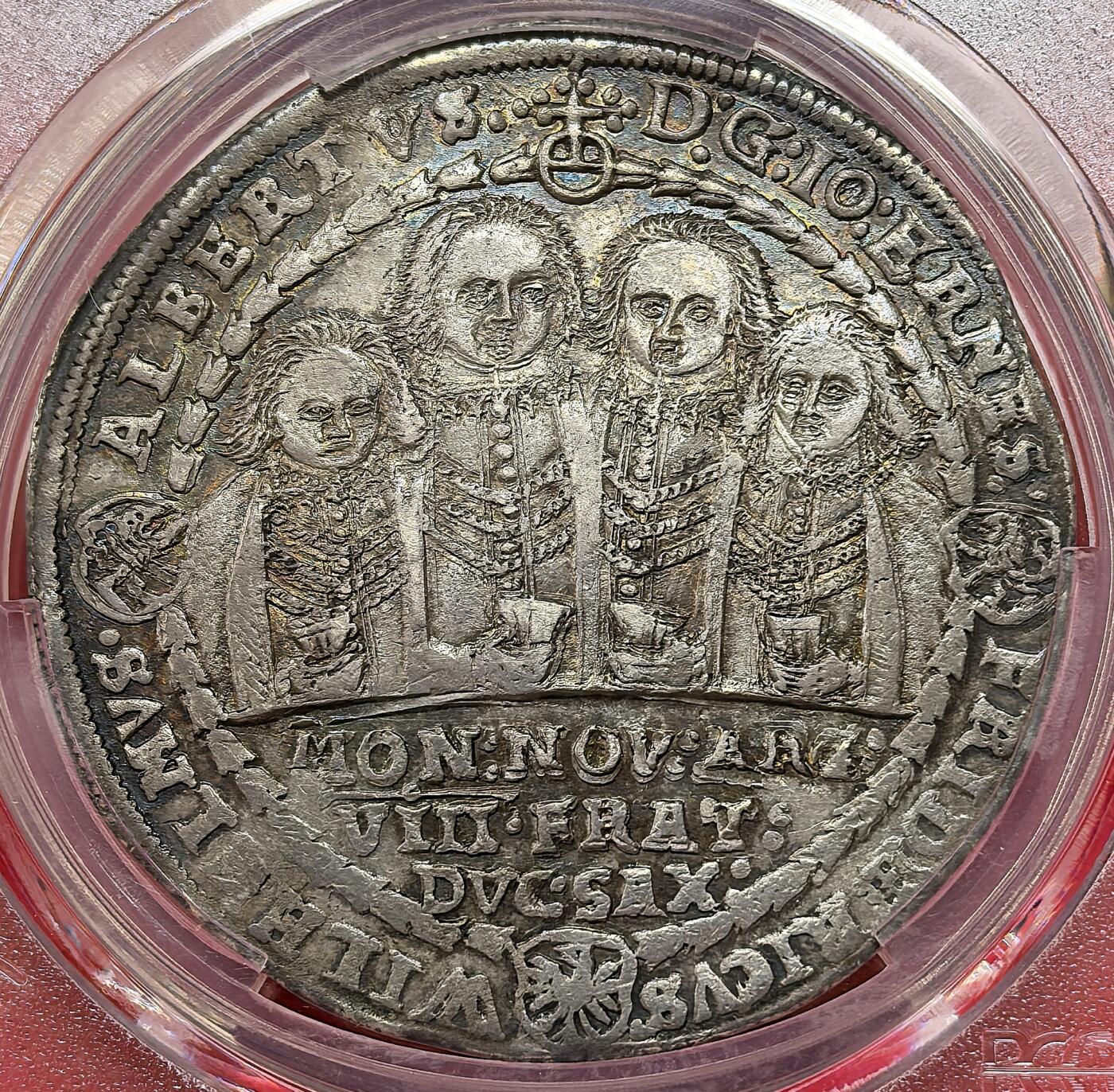 凡希社世界钱币微拍第二百八十九期 荐！1607德国萨克森魏玛八公摄政泰勒大银PCGS-AU53，相当独特的图案，两面一共印有八位摄政半身像，边缘铸刻他们的名字和家族徽章，从钱币上形象地展现了德意志小邦独特的政治形态，气韵丰满的一枚古典风格泰勒。(视频参考)