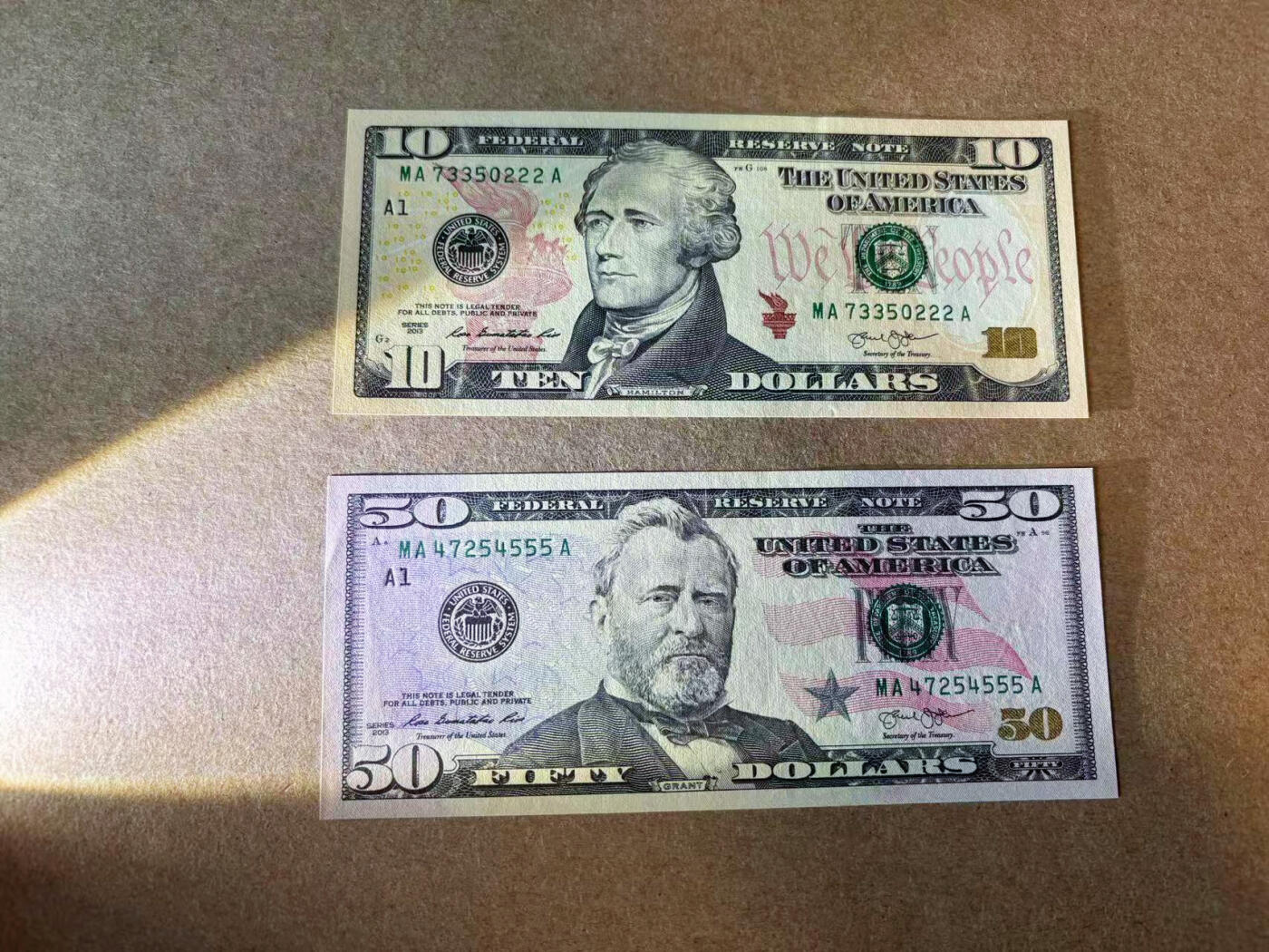 【Blue Auction】✨世界纸币精拍第575期【精】 【一组2张豹子号】美国 2013年10-50美金 UNC（有轻微压痕）