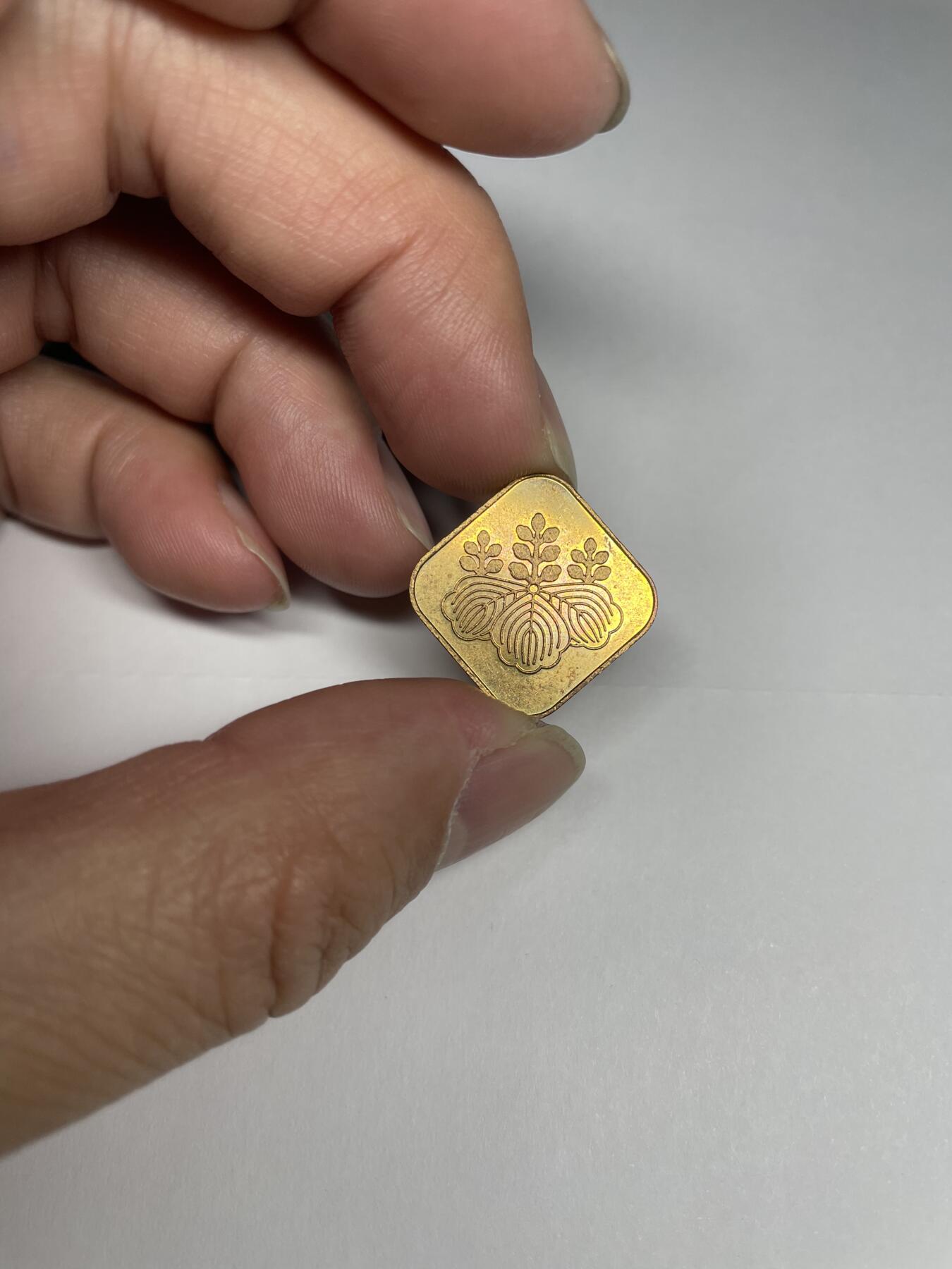 每日一拍，2024年集古藏今外币拍卖第十七期-第9场—（总第169拍），可以寄存60天，满160元包邮。 1993年鸡年生肖章17.7mm