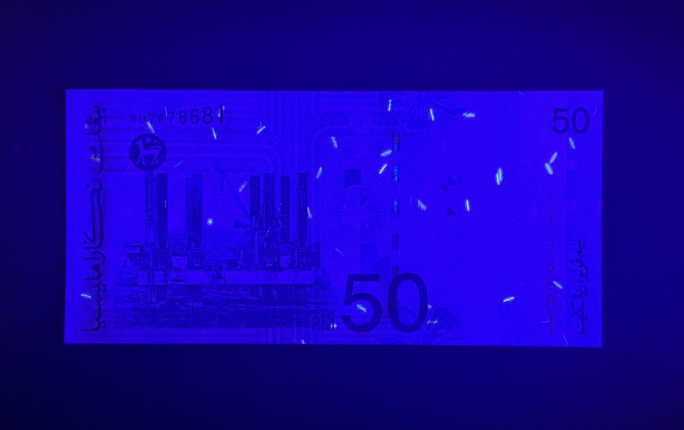 【丑猫1116】今晚六点半，无人快拍 98年老马来首签unc(尾681)
