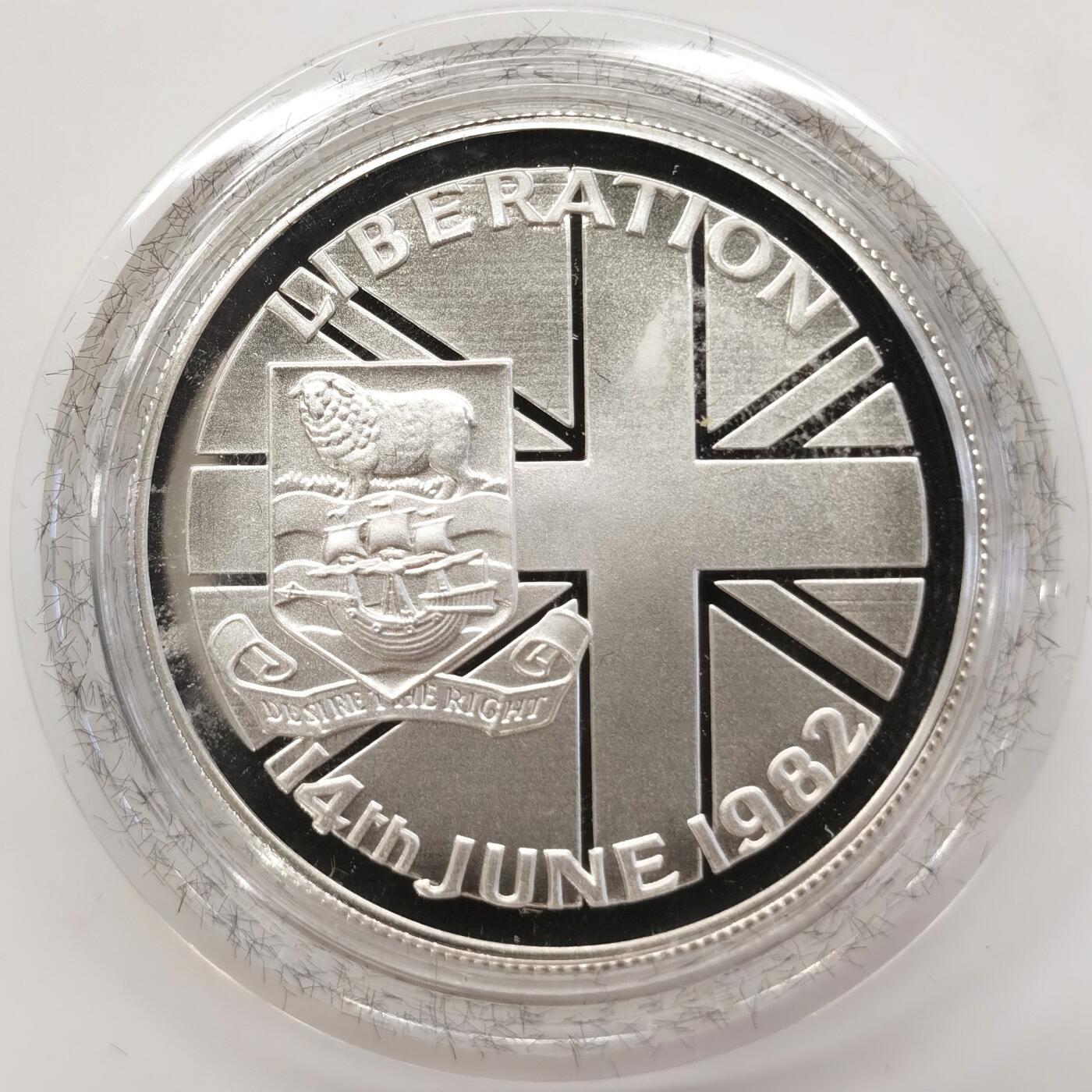博洋堂世界钱币拍卖第099期（全场包邮） 英属福克兰群岛1982年战争解放50便士克朗型精制银币，盒证全，28.28克纯银