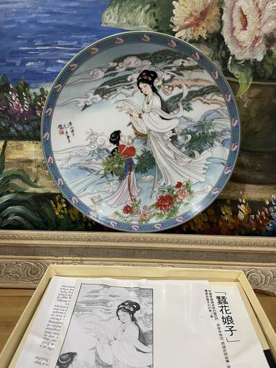 海外回流精选拍卖 - 美国回流-皇家景德镇西湖民间故事赏盘-蚕花娘子