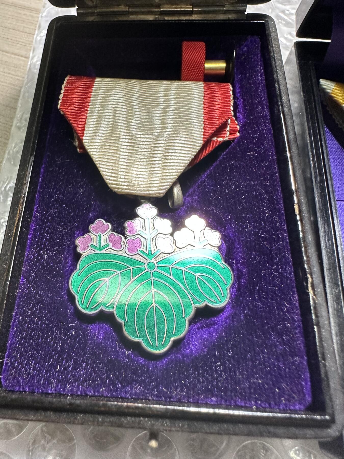 批量日本钱币，章 完整配套！七等青色桐叶章，七等瑞宝章，银制，全套了！原盒带略