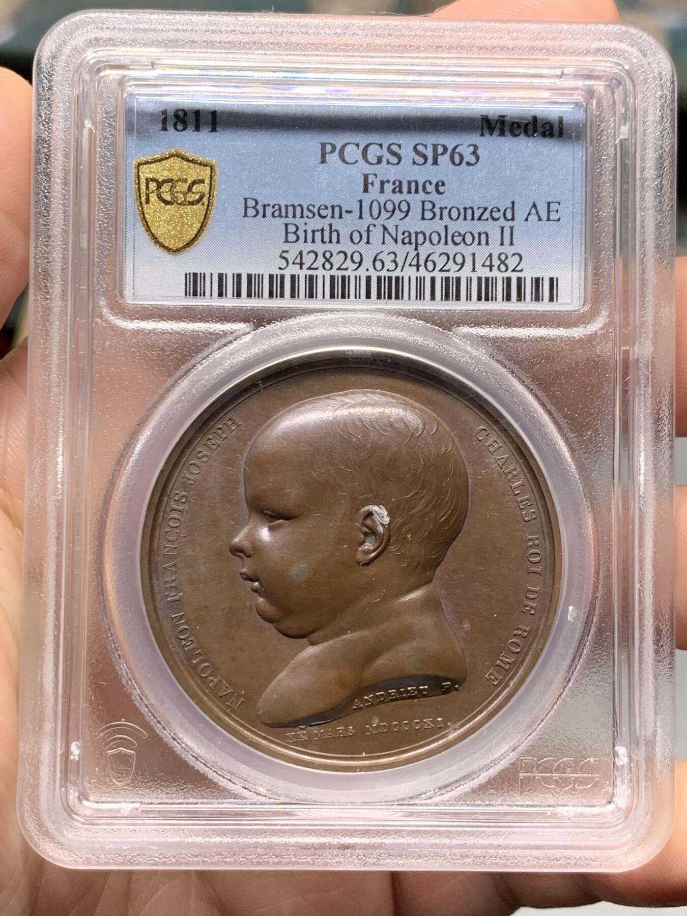 《竞宝斋》第326场 周日，周一，2场连拍 （全场包邮） PCGS SP63 法国1811拿破仑二世罗马王原铸铜章 拿破仑纪念儿子罗马王诞生 堪称拿破仑妻儿宫廷肖像画 一面是拿破仑妻子路易丝王后怀抱新生婴儿 另一面拿破仑二世圆滚滚婴孩可爱形象 与哈布斯堡王朝联姻的血脉 为比肩古罗马帝国 拿破仑授予儿子