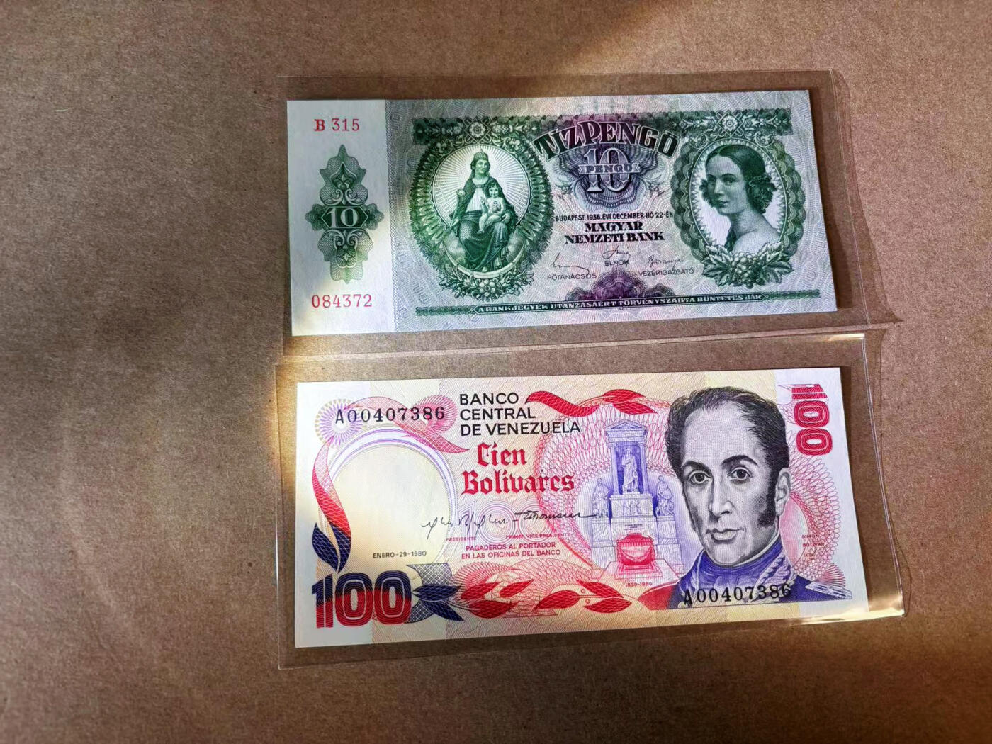 【Blue Auction】✨世界纸币精拍第576期【精】 【一组2张】委内瑞拉 1980年100比索 UNC&匈牙利 1936年10潘哥 UNC-角折