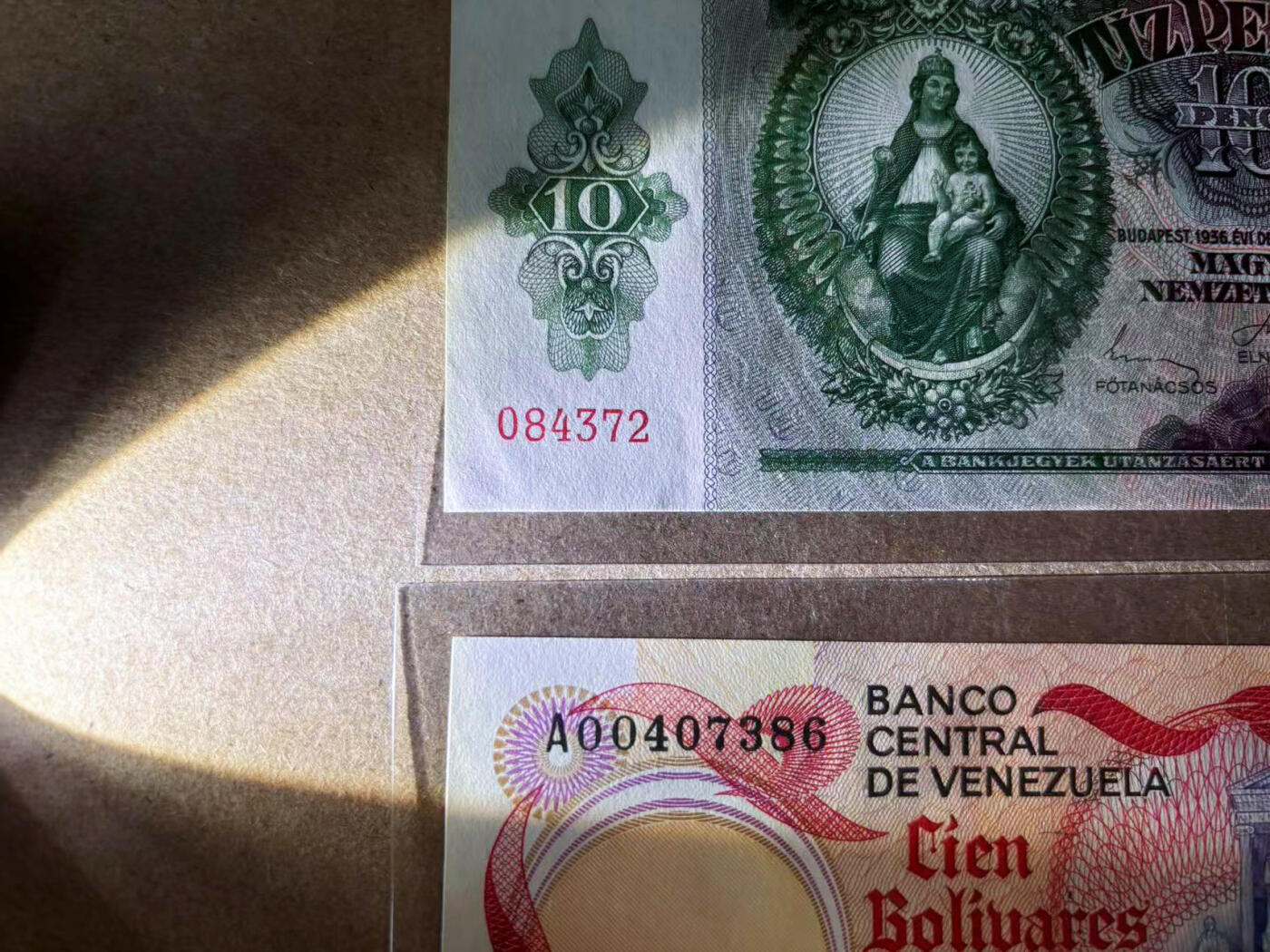 【Blue Auction】✨世界纸币精拍第576期【精】 【一组2张】委内瑞拉 1980年100比索 UNC&匈牙利 1936年10潘哥 UNC-角折