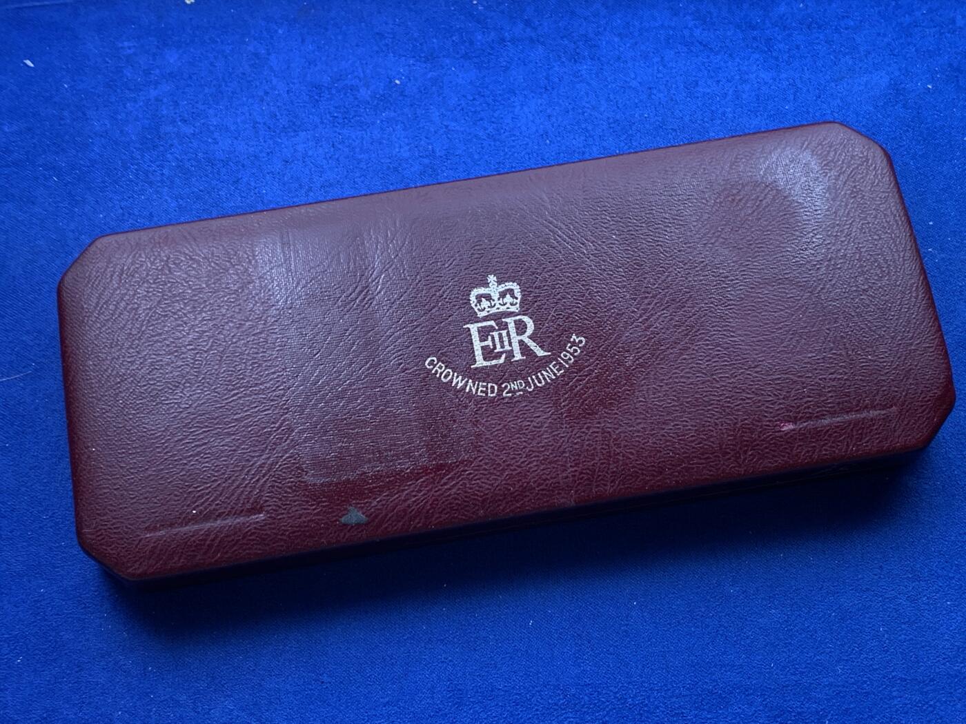 《竞宝斋》第327场 周日，周一，2场连拍 （全场包邮） 1953年英国伊丽莎白二世加冕精制币原盒