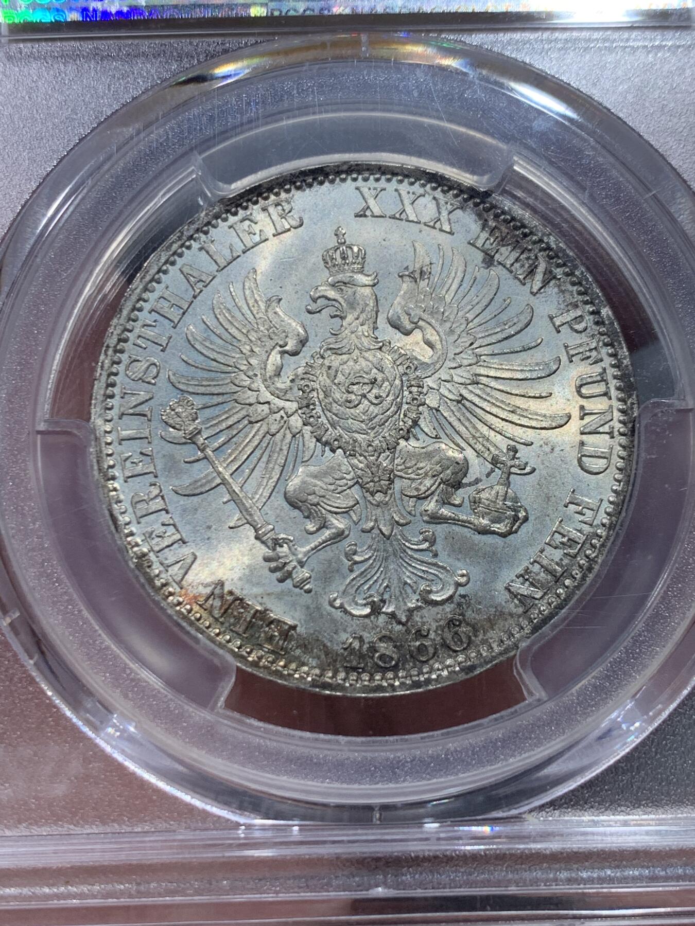 《竞宝斋》第327场 周日，周一，2场连拍 （全场包邮） PCGS MS66 1866年德国普鲁士普奥战争胜利纪念流通1泰勒 蓝绿环彩包浆 不可多得的状态